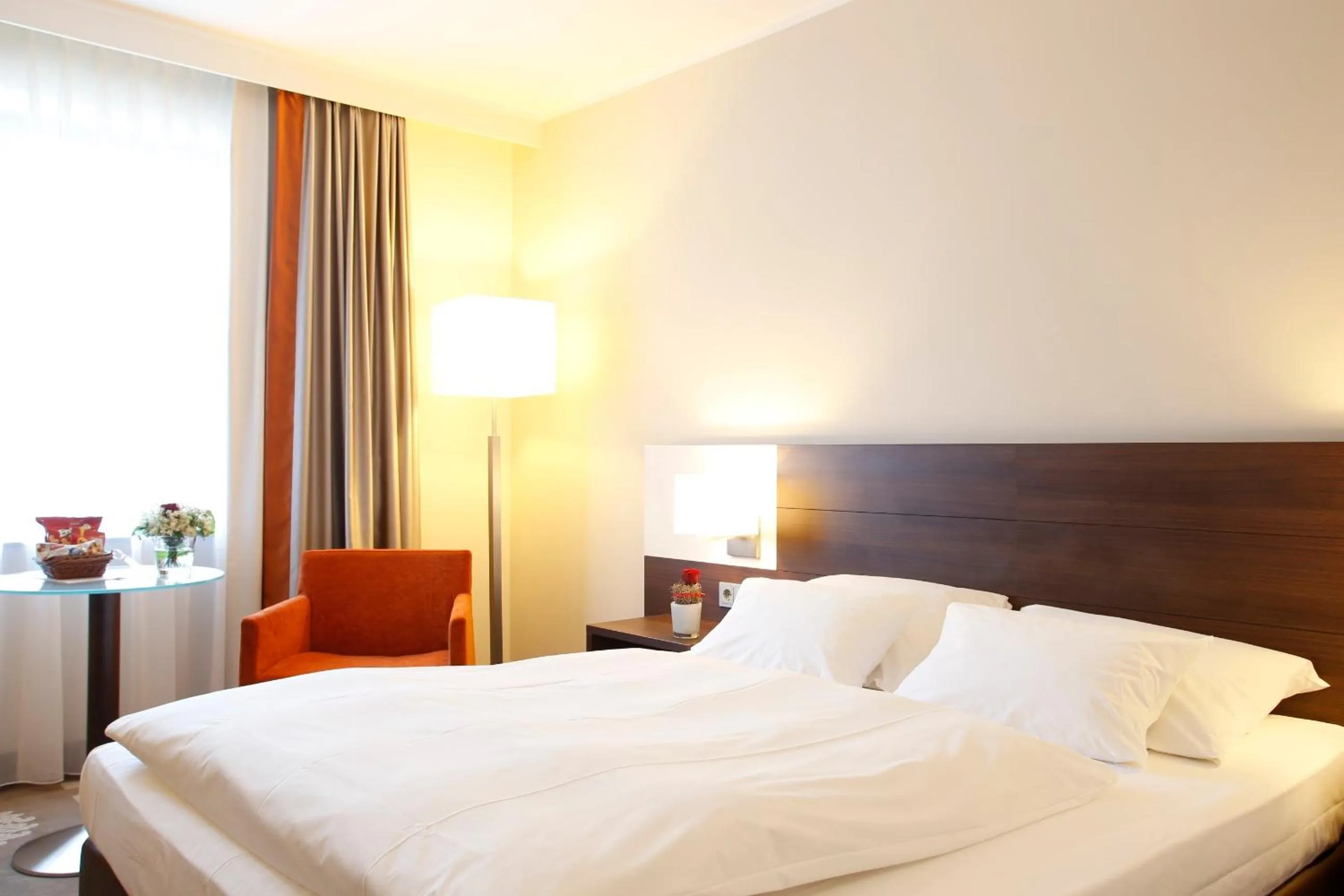 Photo of the whole room, Bed in Parkhotel Wittekindshof