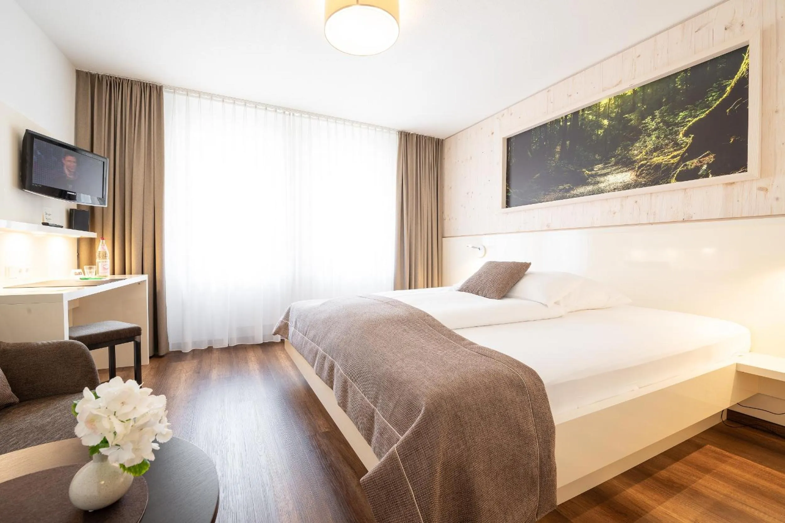 Photo of the whole room, Bed in Weinstadt Hotel - das Original