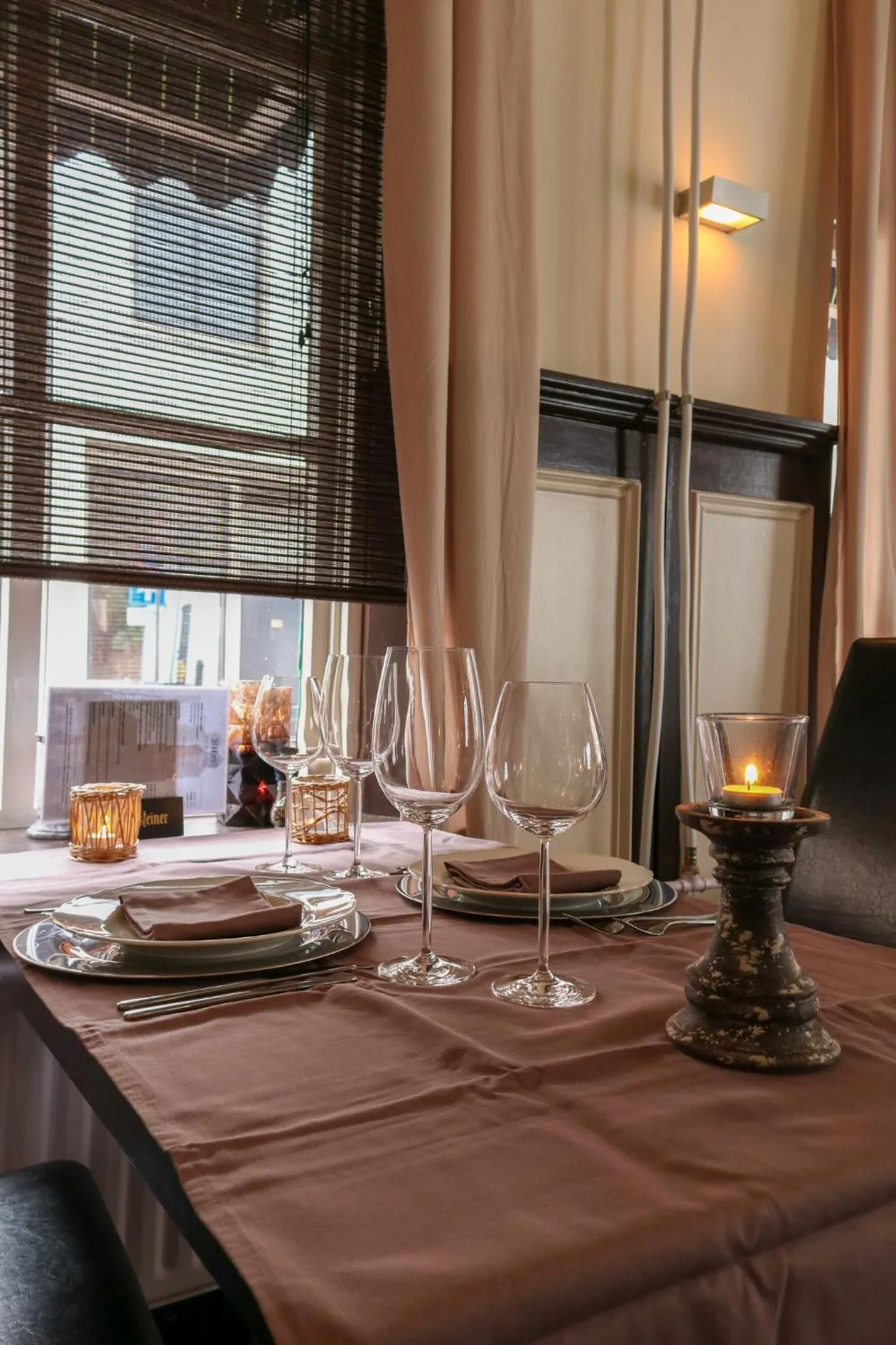 Restaurant/places to eat in Hotel Buren