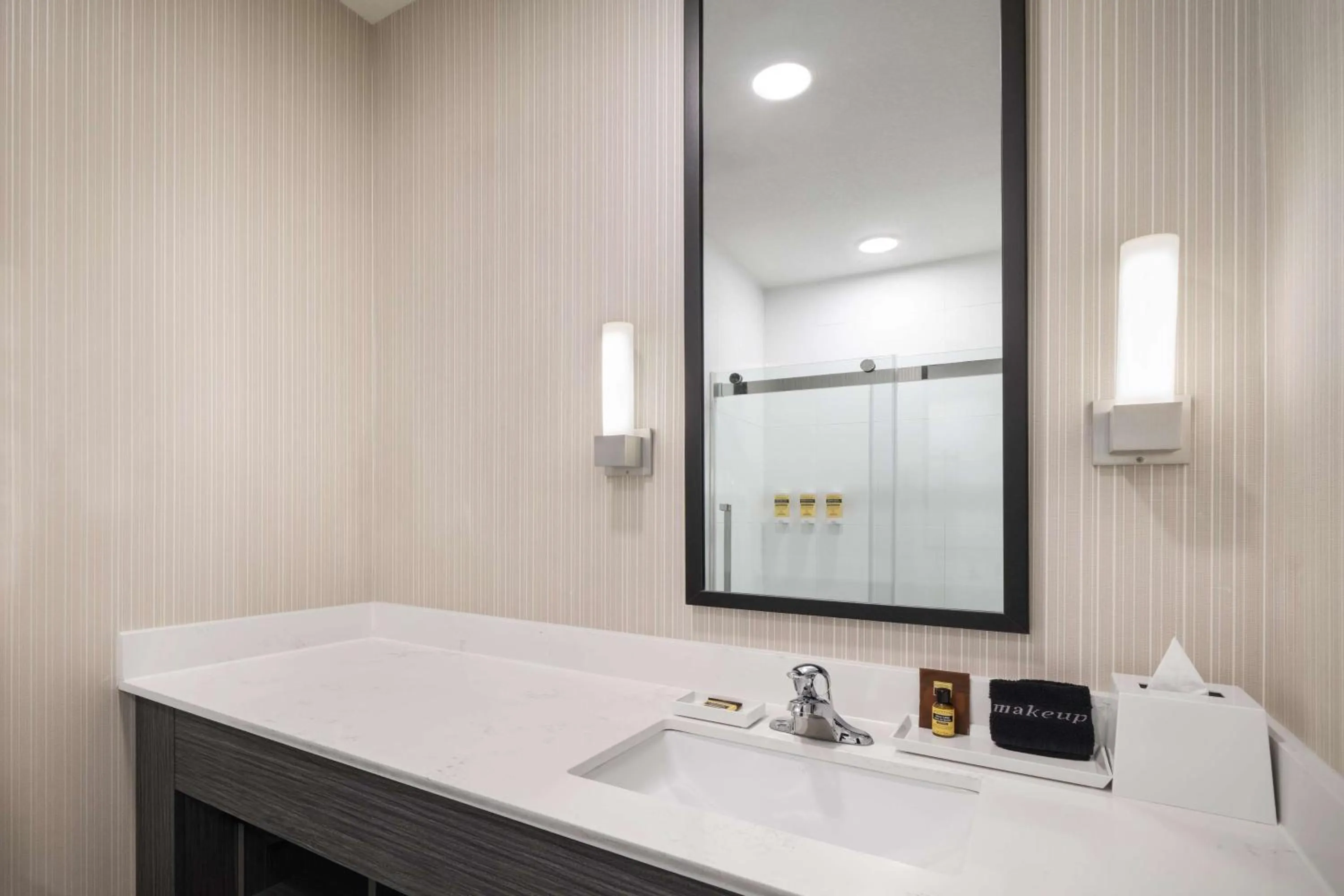 Shower in Best Western Plus Prince George