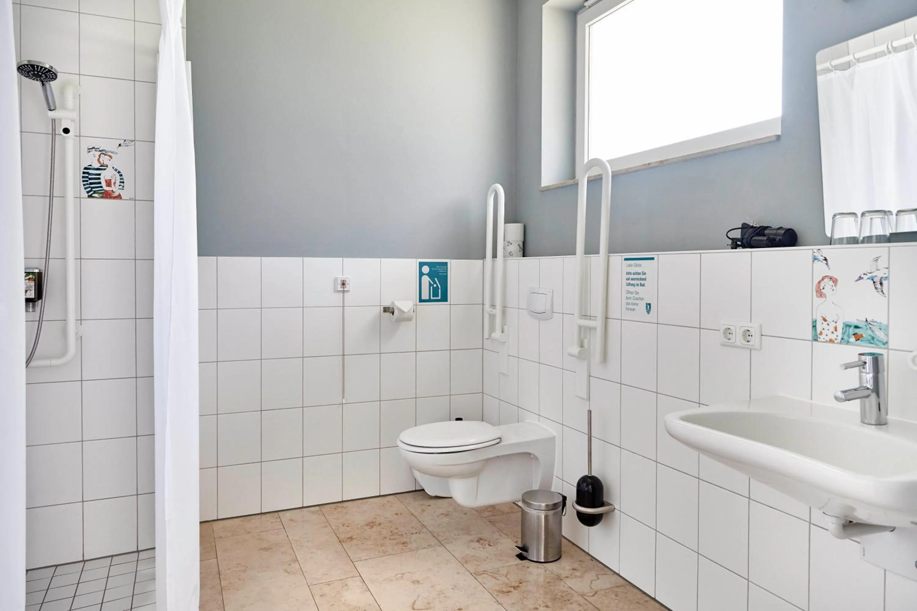 Shower in Im-Jaich Boardinghouse Bremerhaven