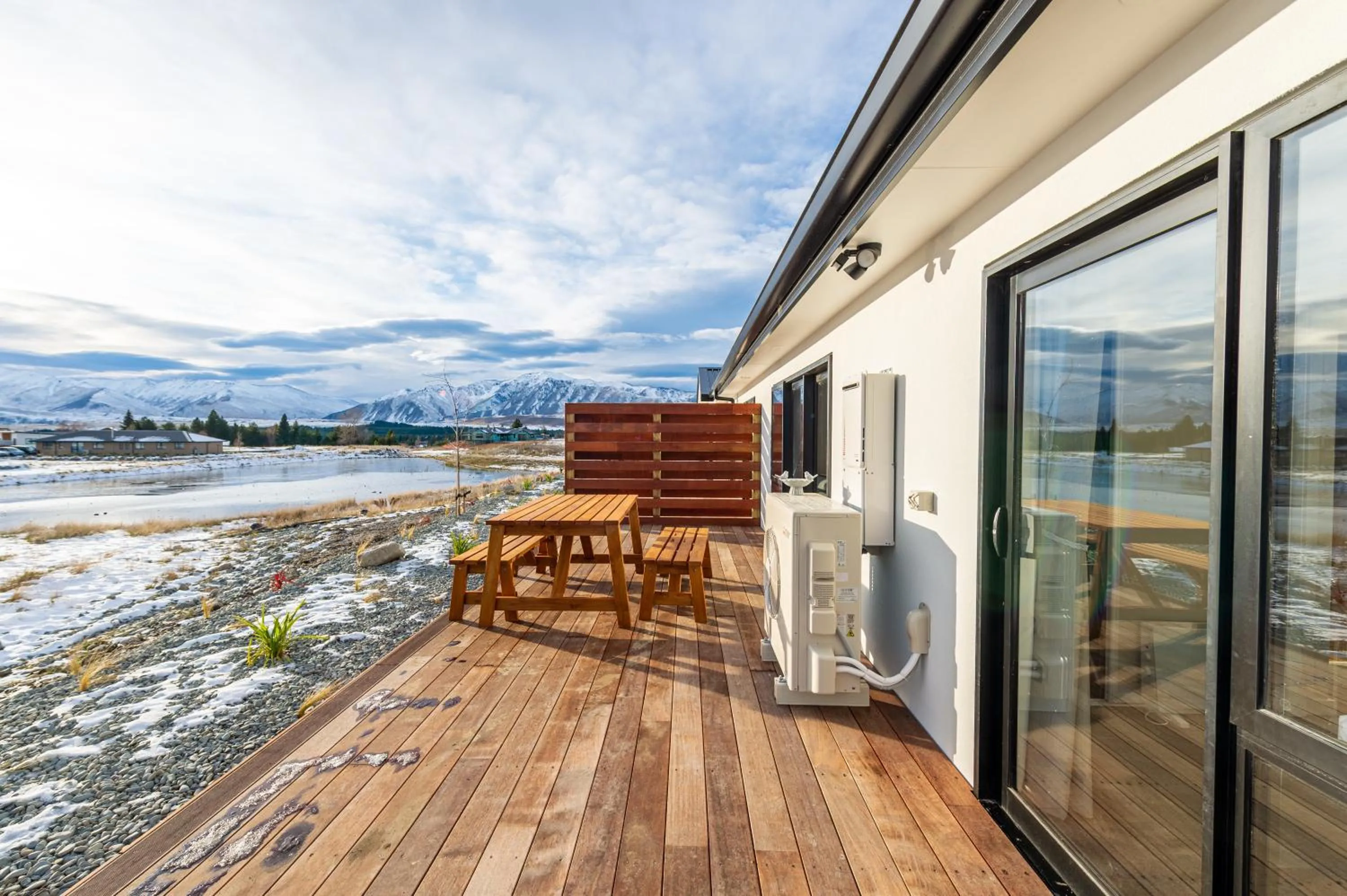 Lake view in Mirror Lake Apartment
