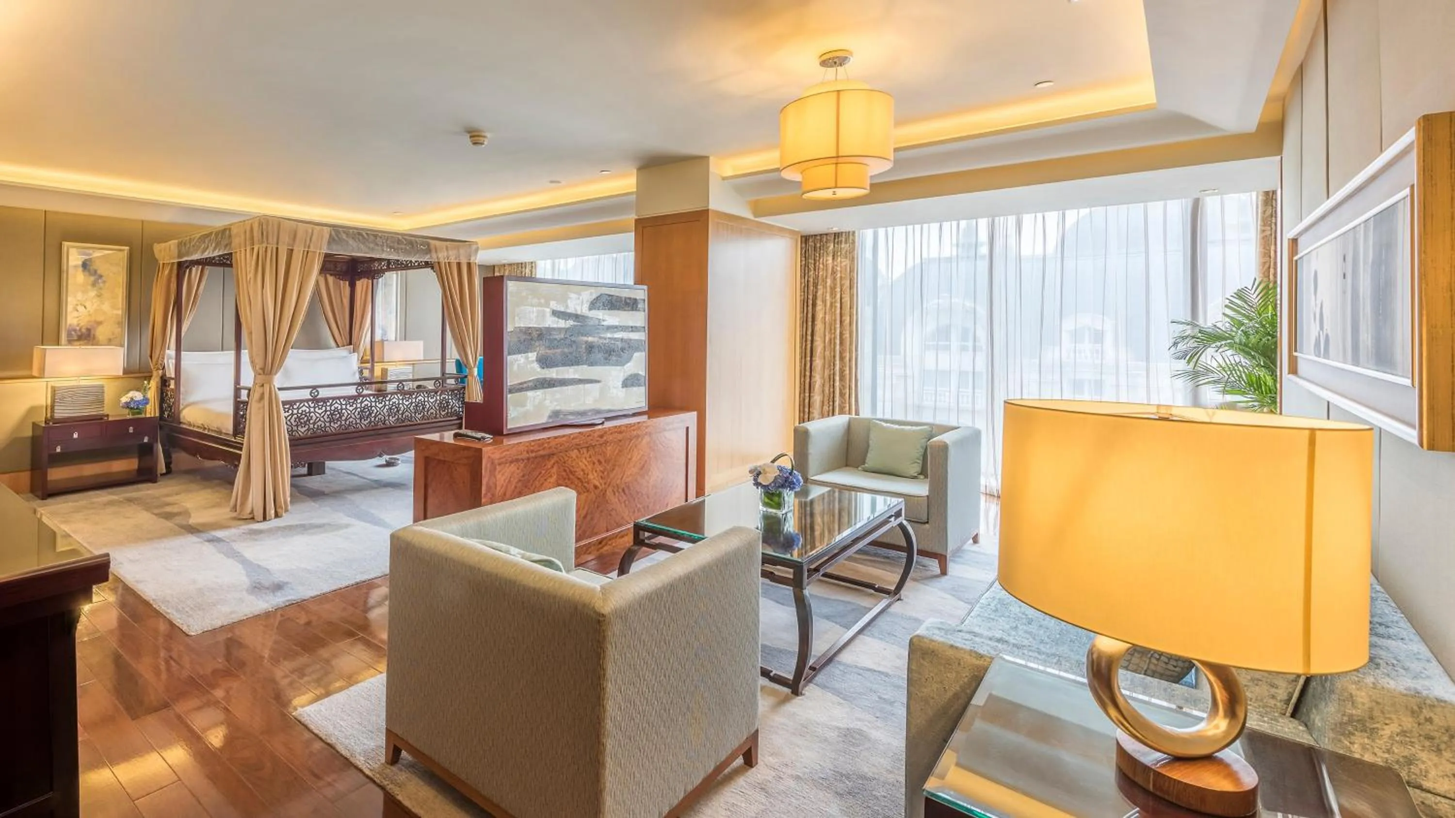 Photo of the whole room, Bed in Regent Beijing