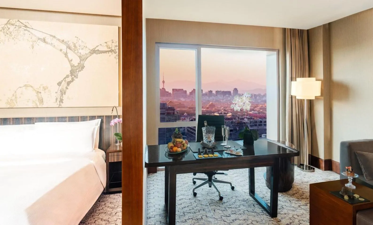 Photo of the whole room, Bed in Regent Beijing