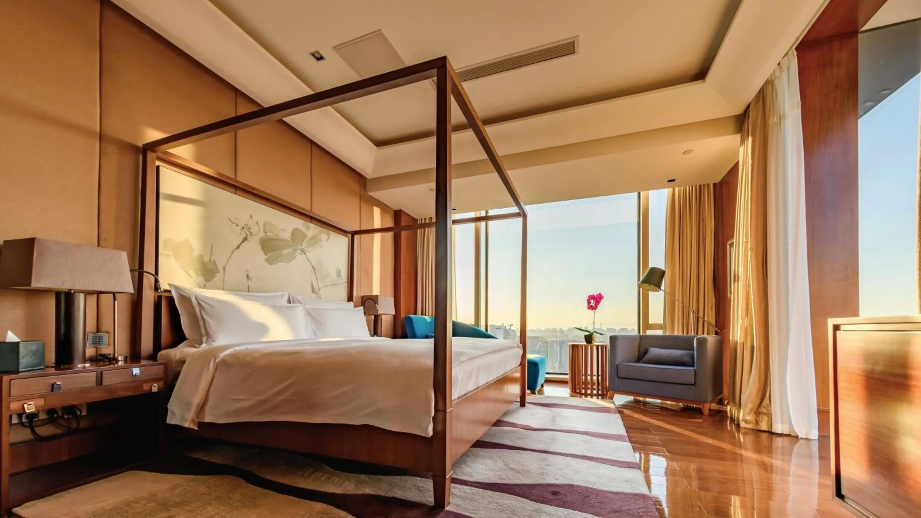 Photo of the whole room, Bed in Regent Beijing