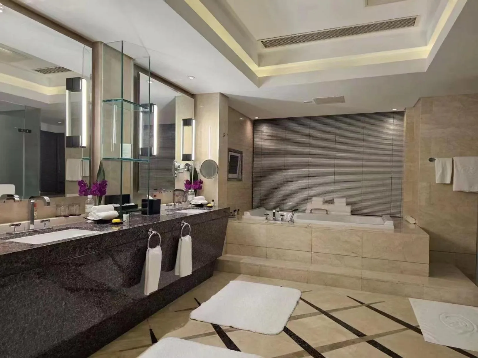 Photo of the whole room in Regent Beijing