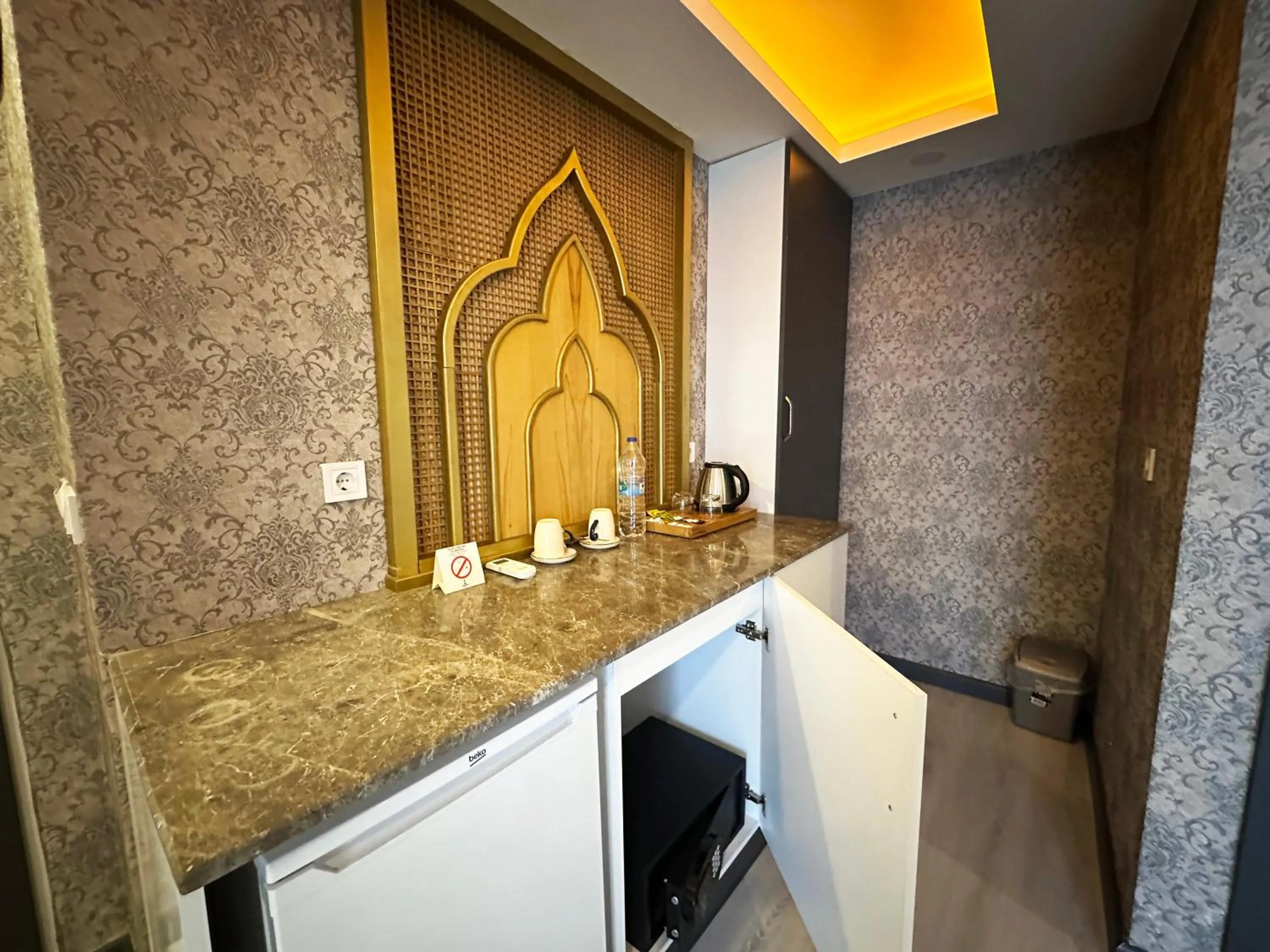 Coffee/tea facilities in Akayda Butik Hotel