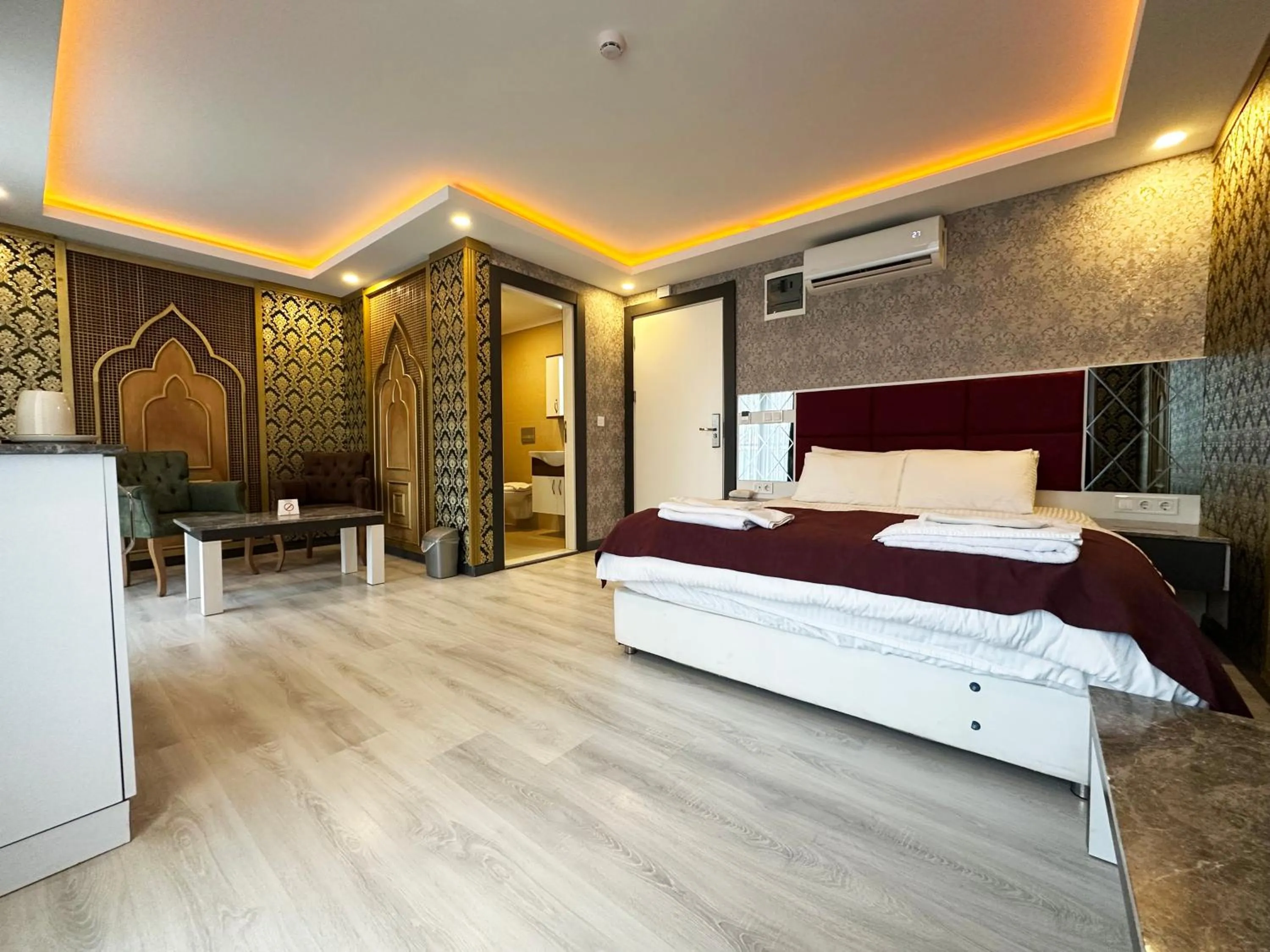 Photo of the whole room, Bed in Akayda Butik Hotel