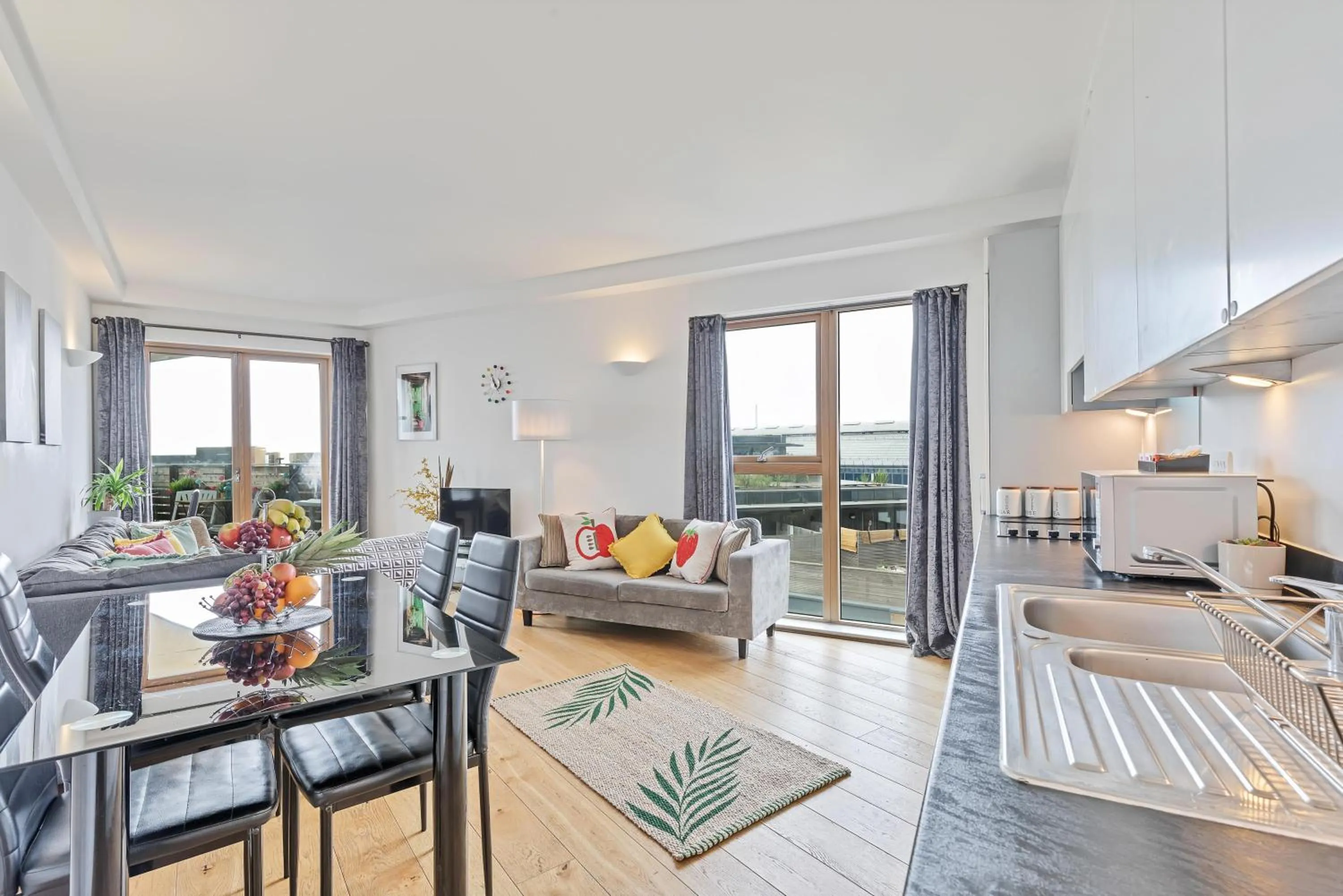 Balcony/Terrace in Panoramic Pad with Free Parking - By My Getaways