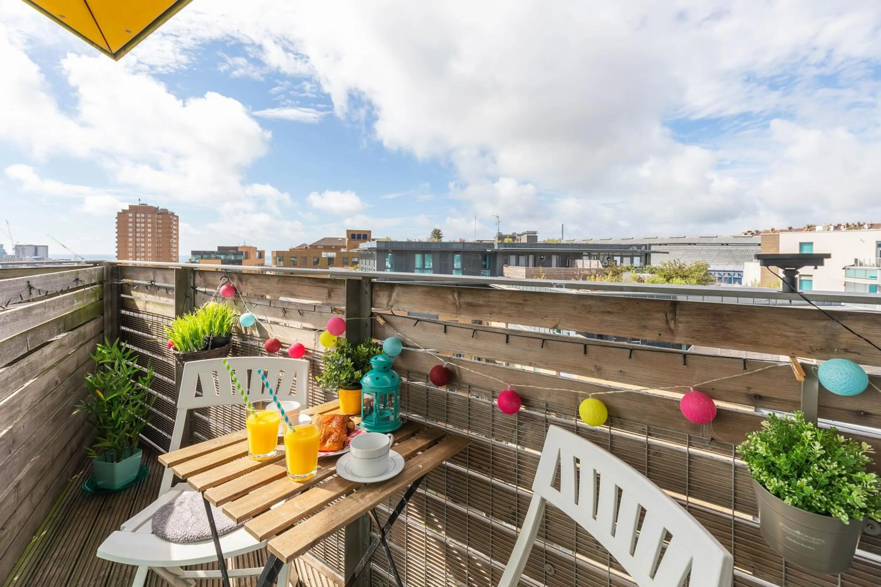 Balcony/Terrace in Panoramic Pad with Free Parking - By My Getaways