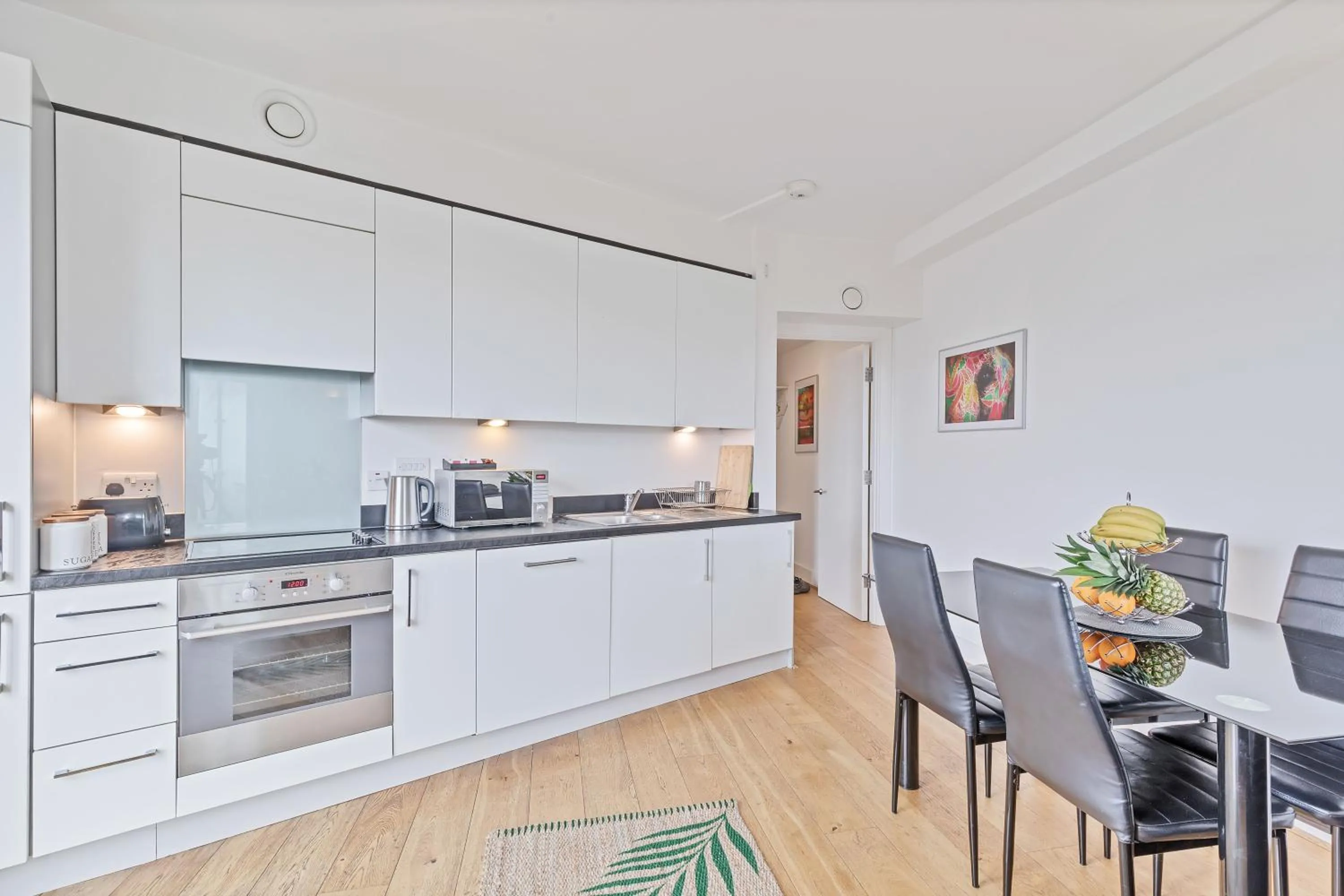 Kitchen or kitchenette in Panoramic Pad with Free Parking - By My Getaways