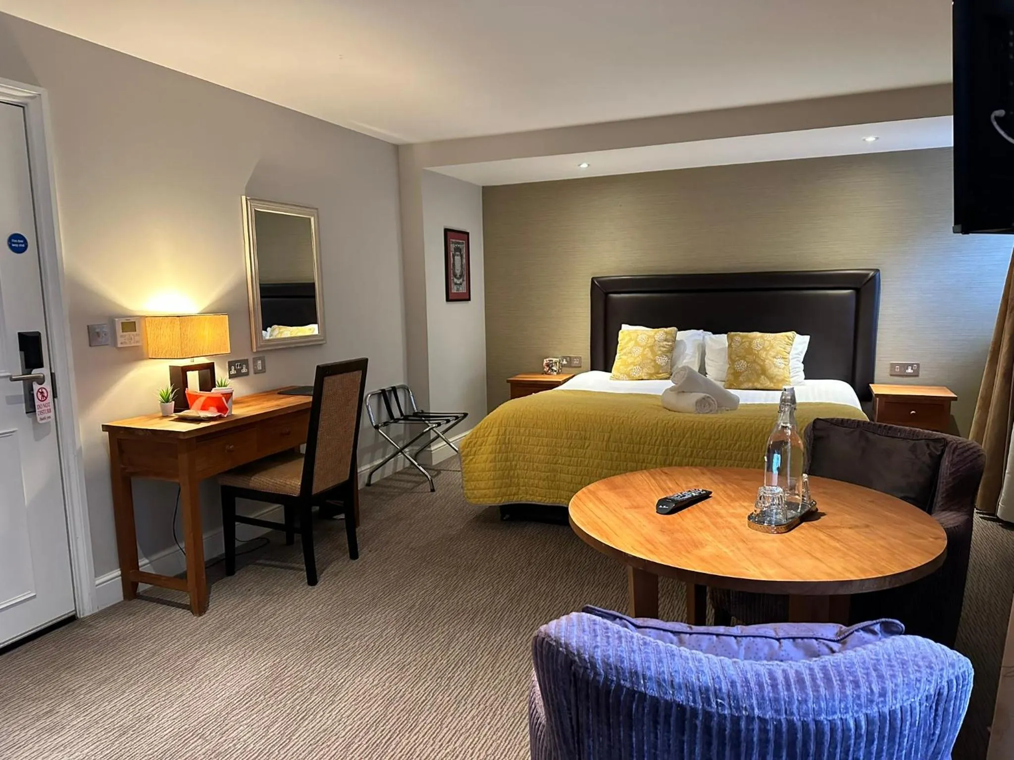 Bed in Goswell House Hotel central Windsor