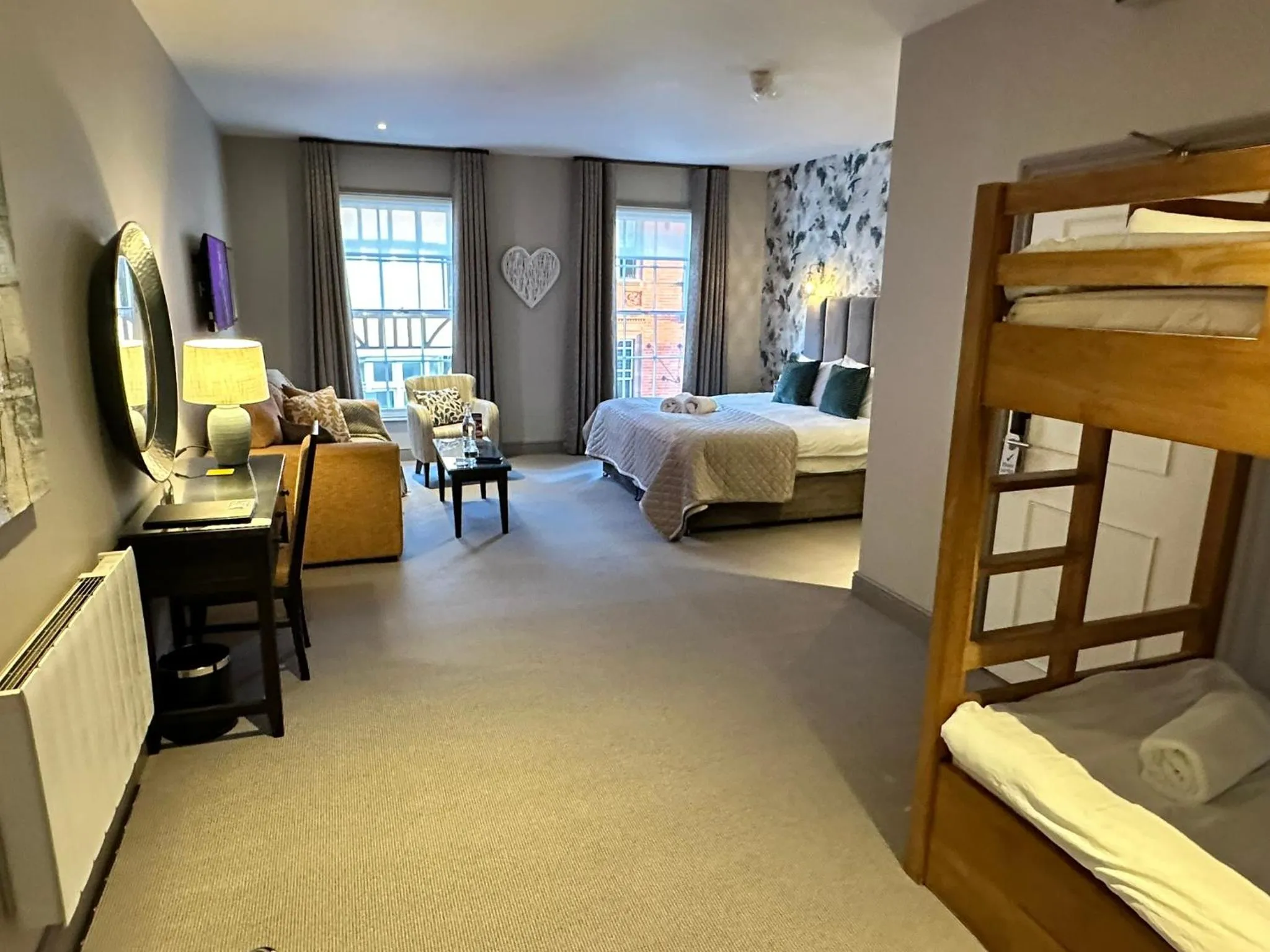 Bed in Goswell House Hotel central Windsor