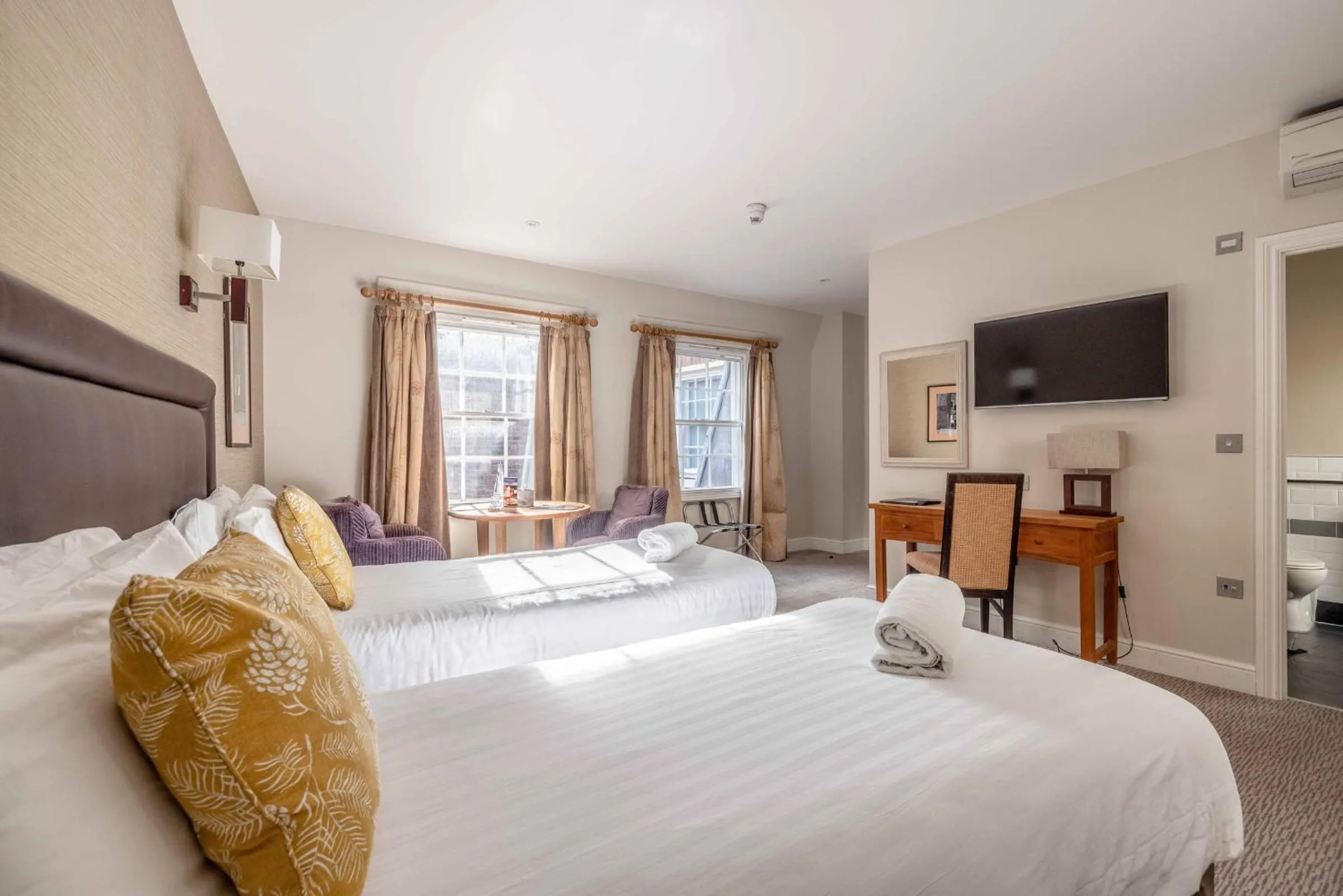 Photo of the whole room, Bed in Goswell House Hotel central Windsor