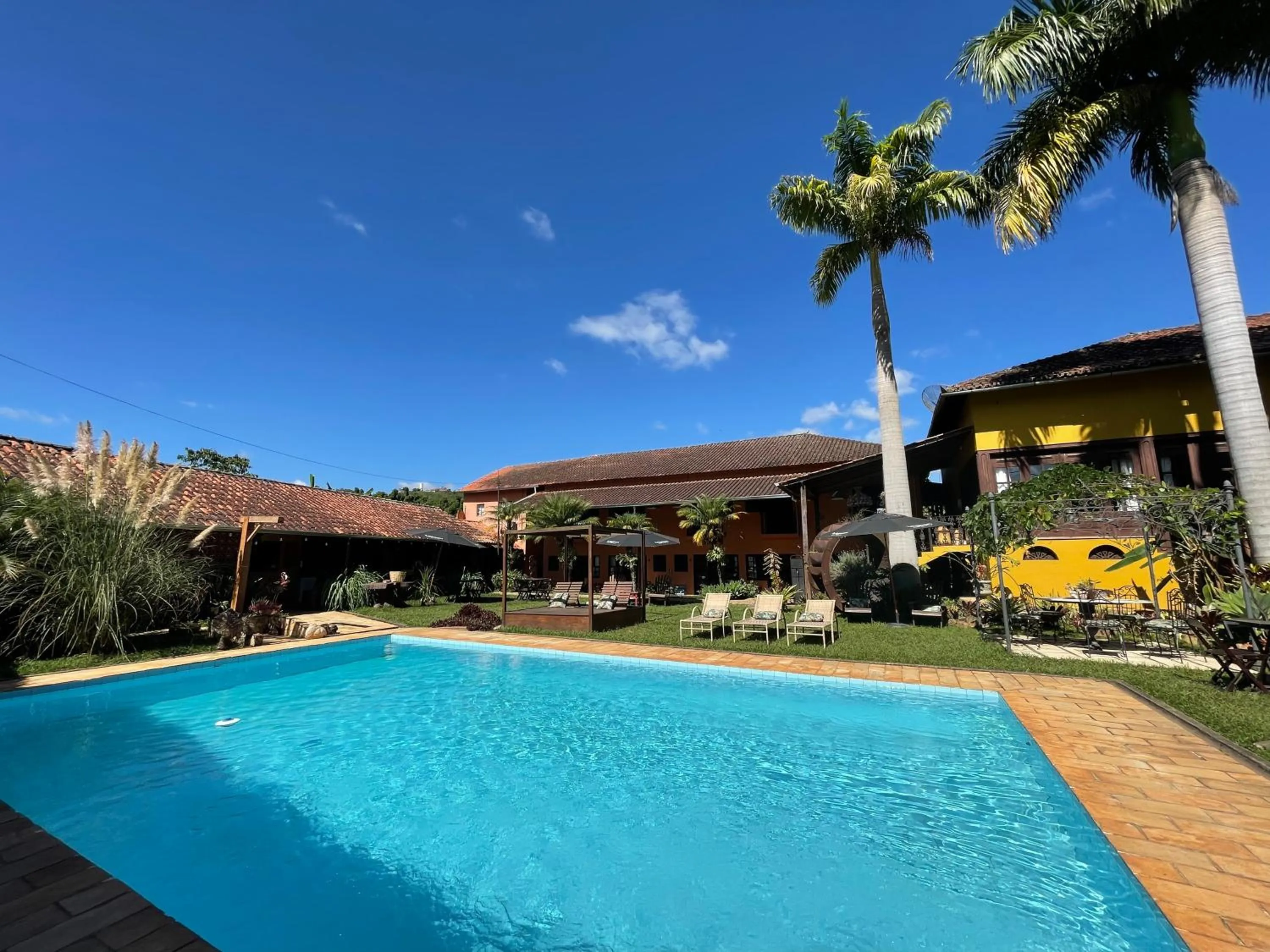 Swimming pool in Pousada Maria Barbosa Tiradentes