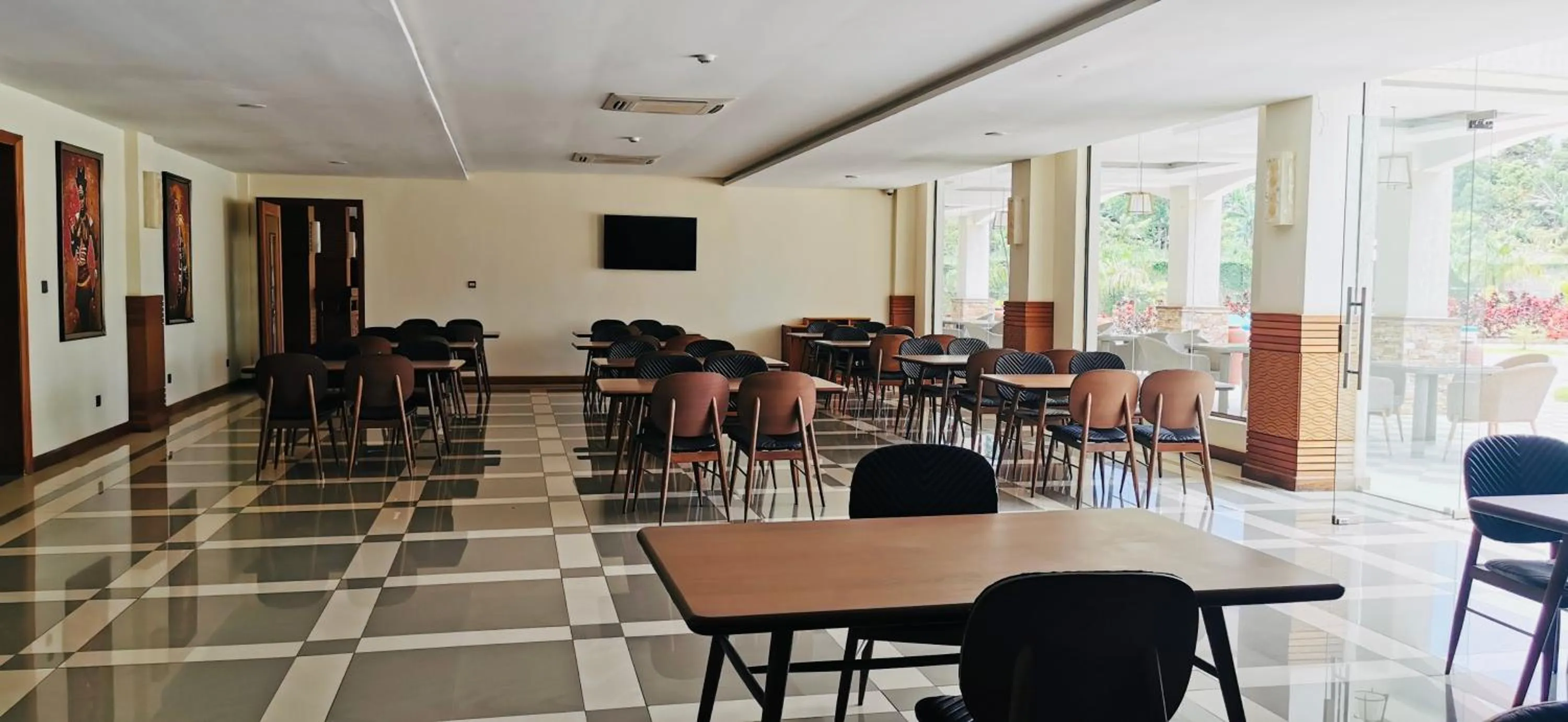 Restaurant/places to eat in Kampala Nile Resort