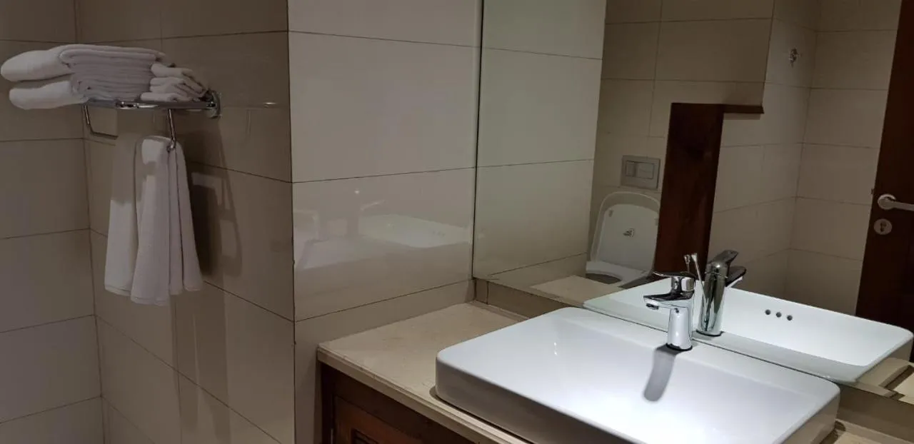 Bathroom in Kampala Nile Resort