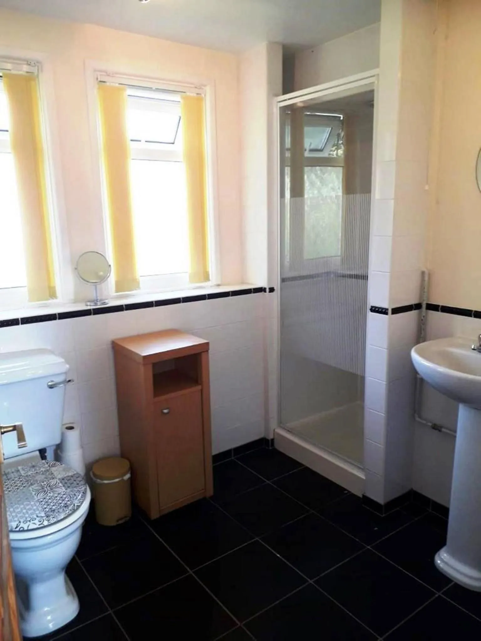 Bathroom in Sheena's Dartmouth Chalets