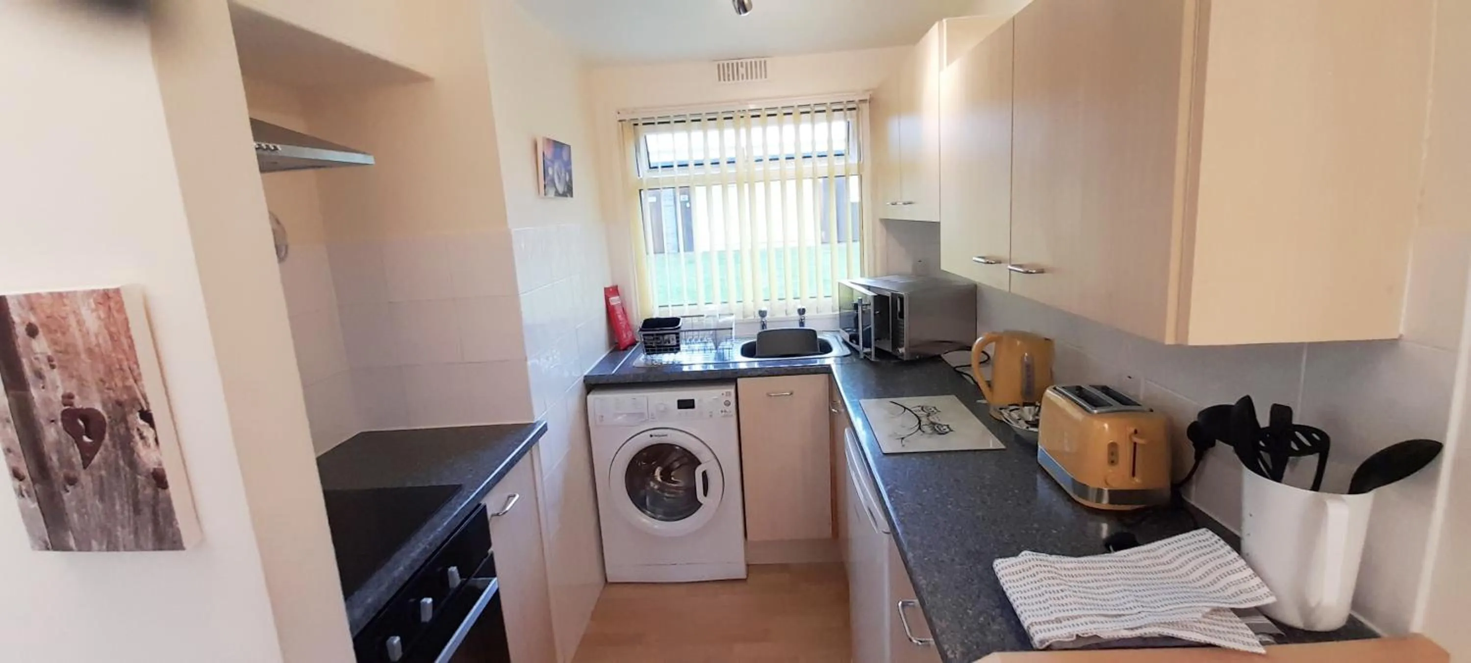 Kitchen or kitchenette in Sheena's Dartmouth Chalets