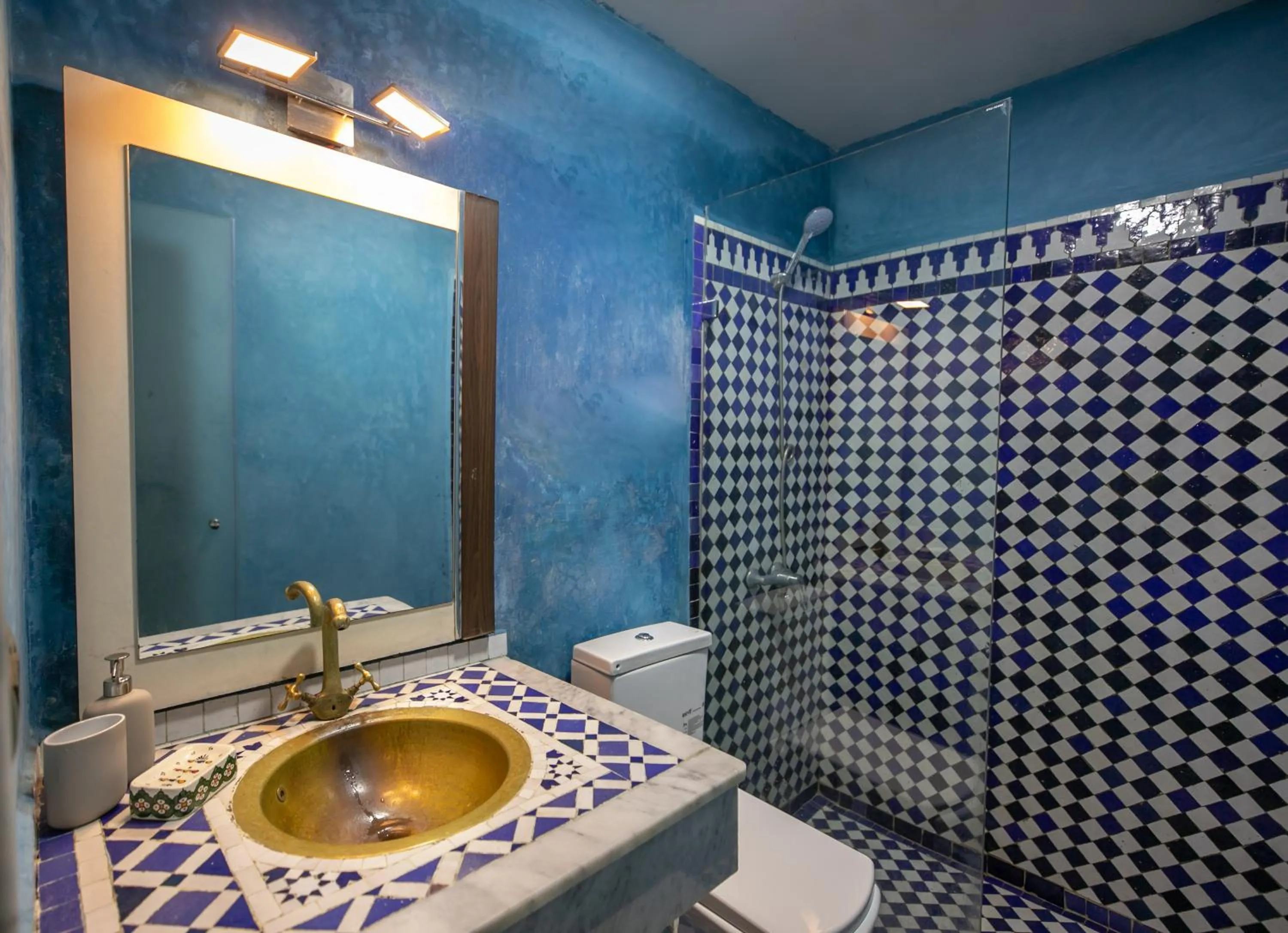 Bathroom in Palais Shazam & SPA