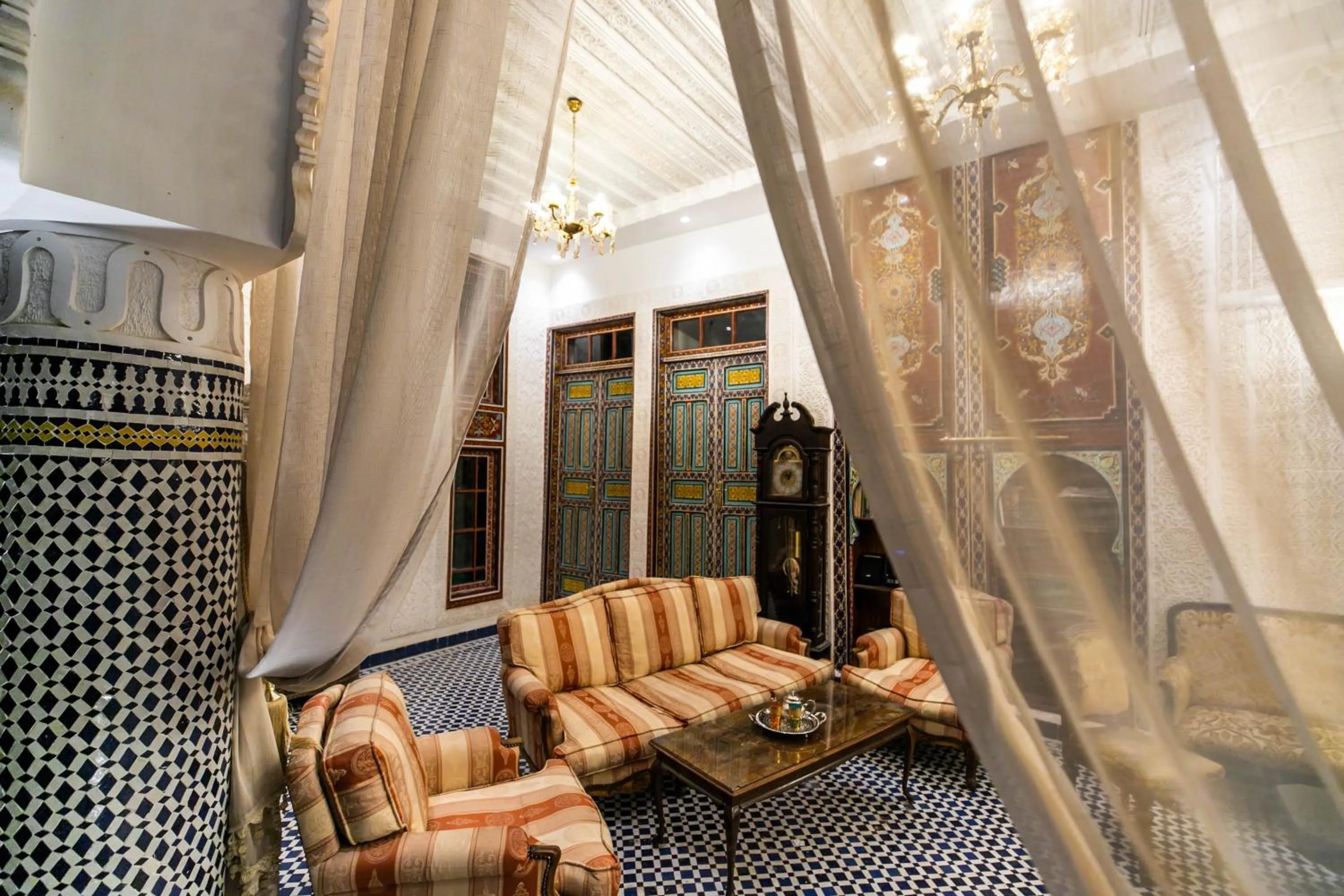 Restaurant/places to eat in Palais Shazam & SPA