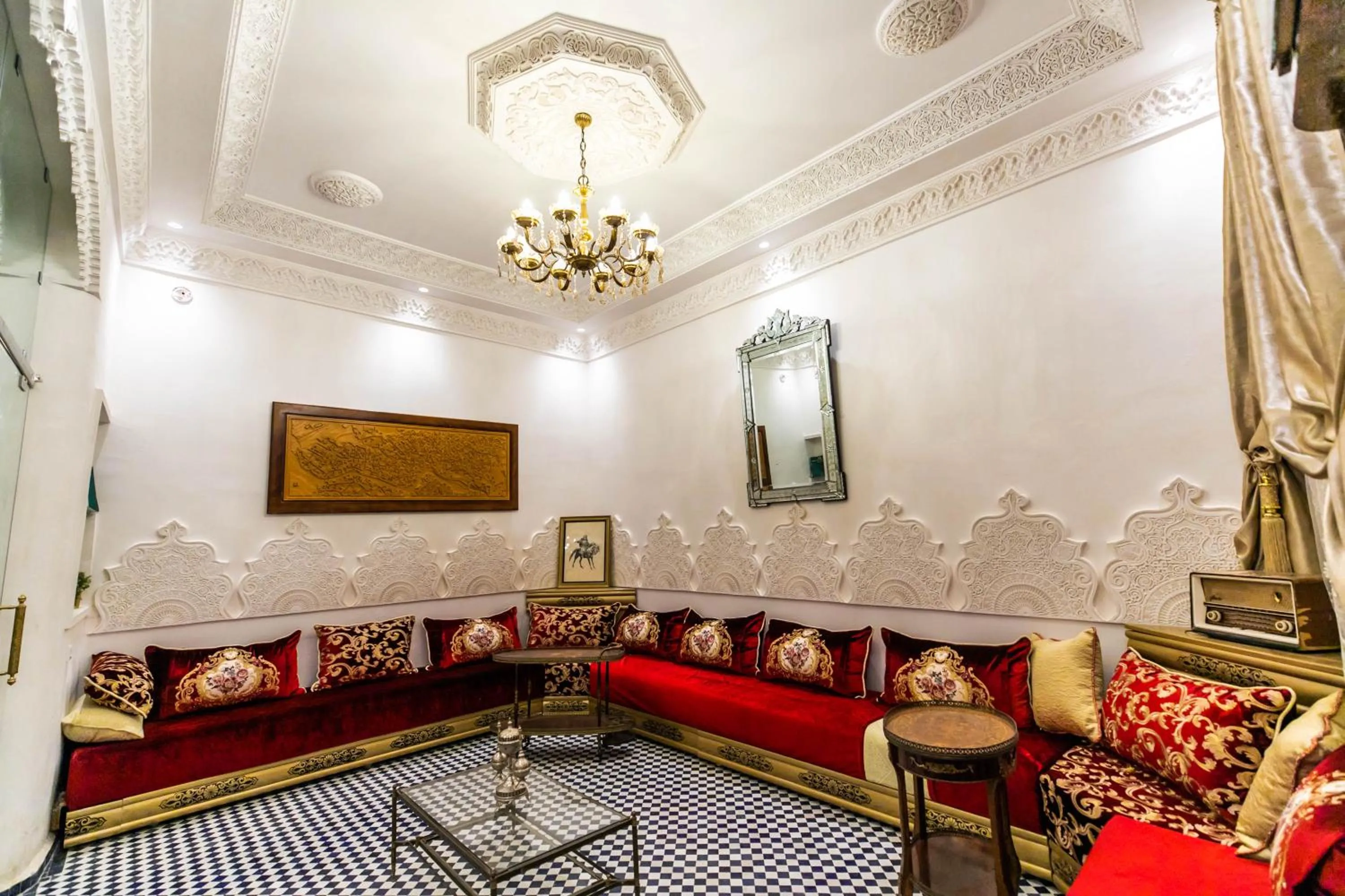 Restaurant/places to eat in Palais Shazam & SPA