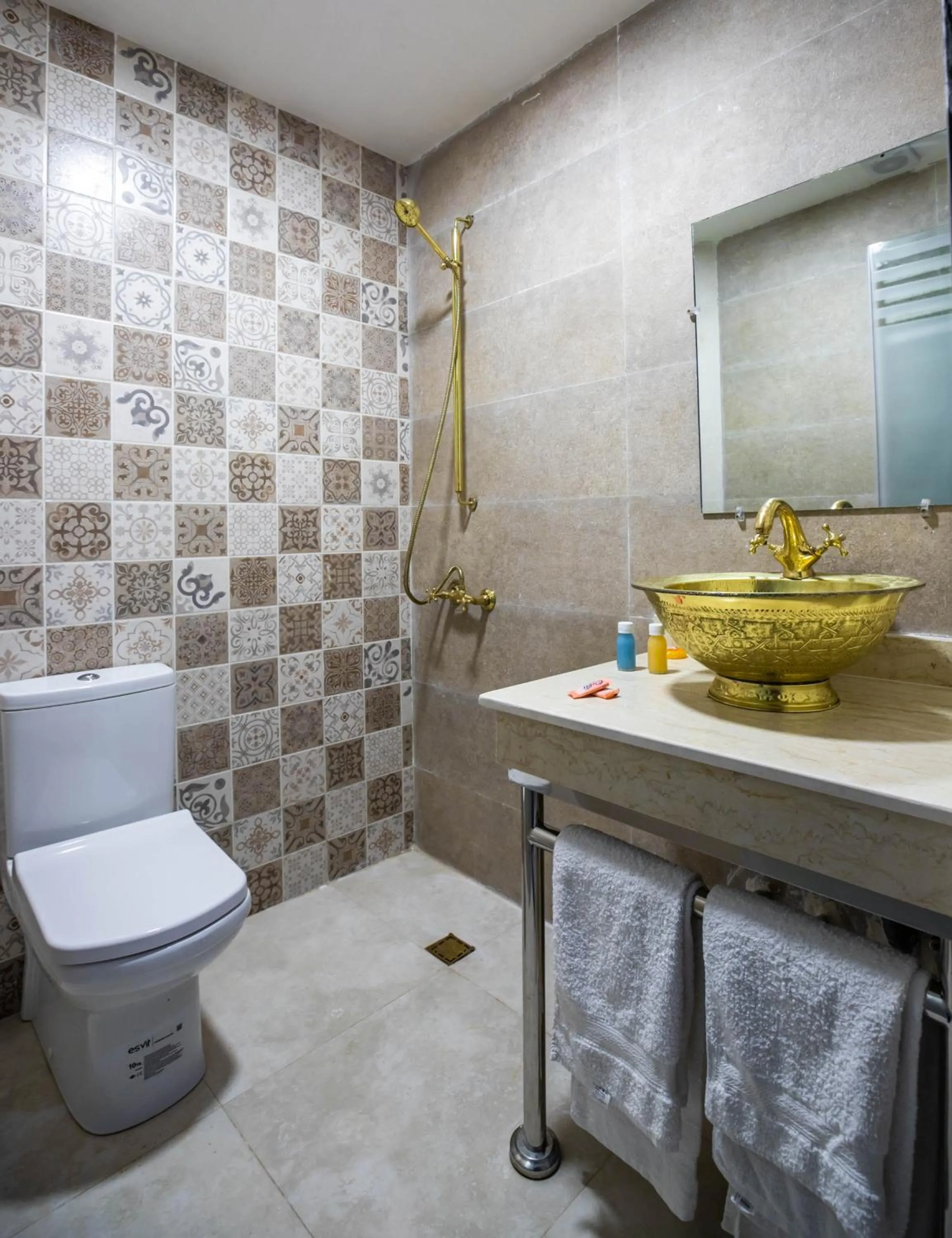 Shower in Palais Shazam & SPA