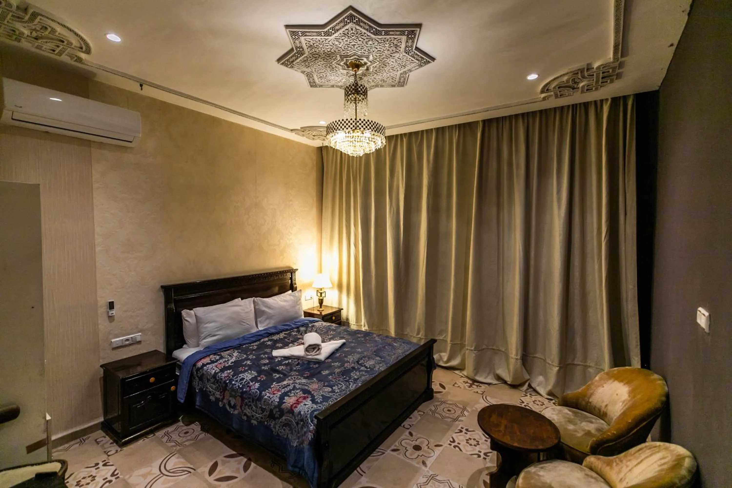 Bedroom, Bed in Palais Shazam & SPA