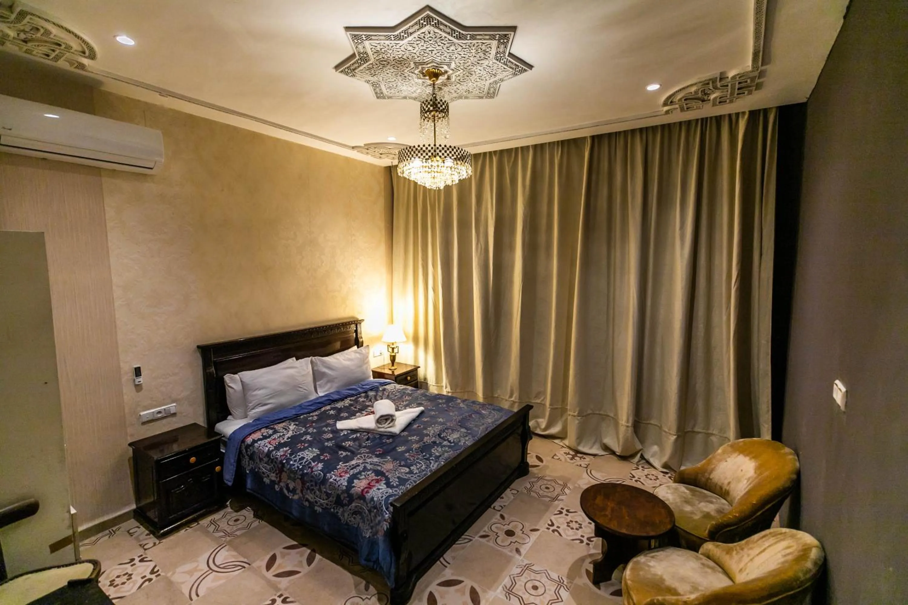 Bedroom, Bed in Palais Shazam & SPA