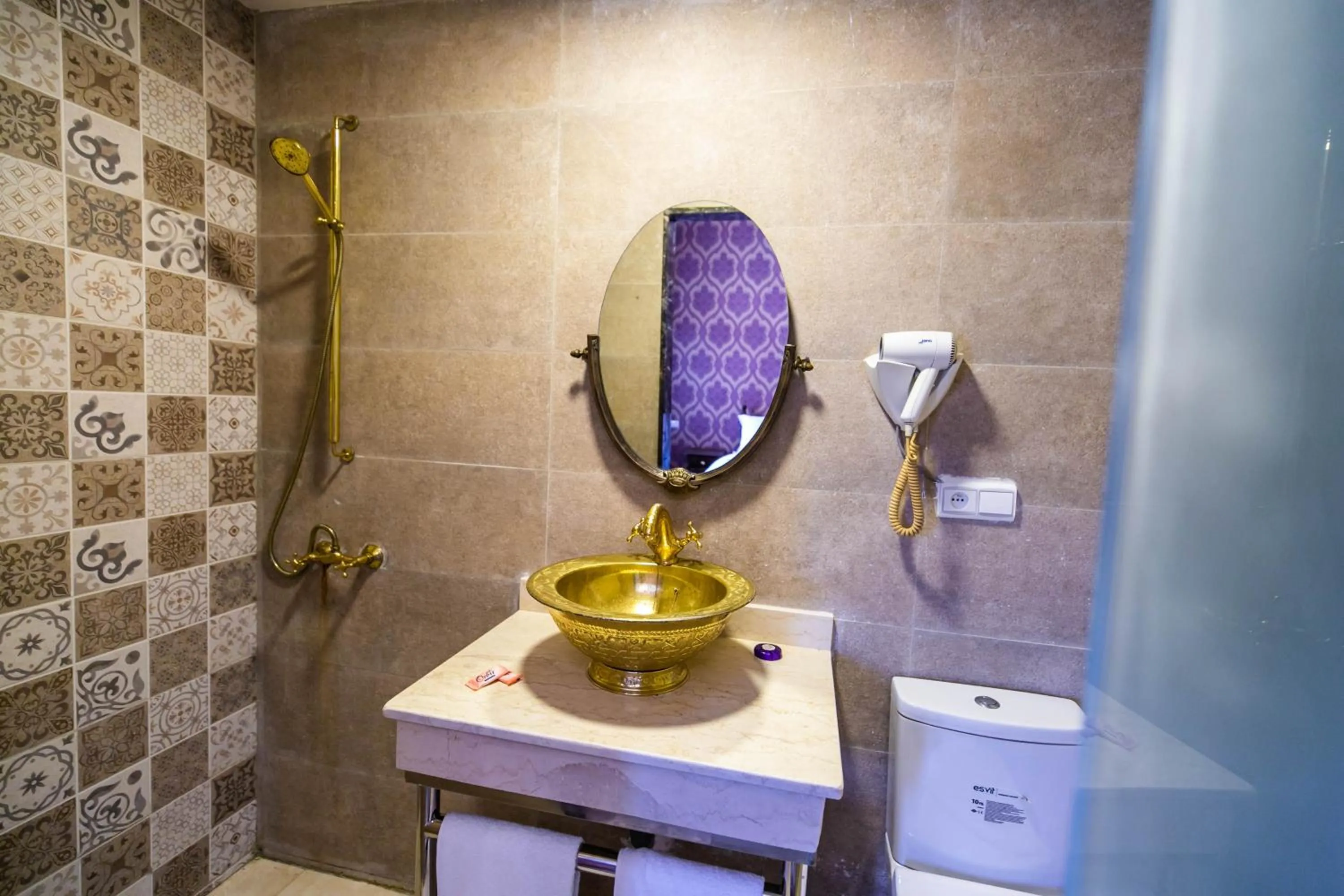 Bathroom in Palais Shazam & SPA