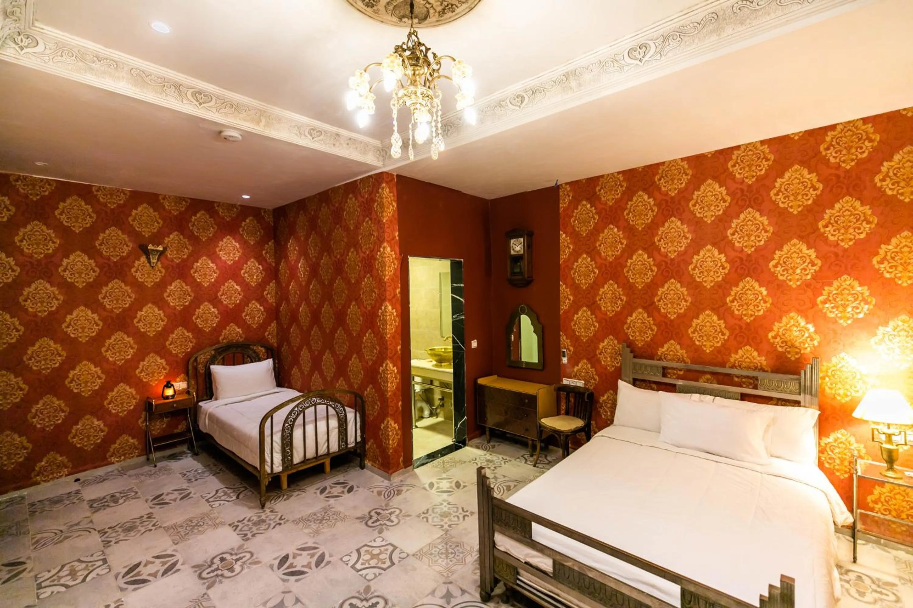 Restaurant/places to eat, Bed in Palais Shazam & SPA