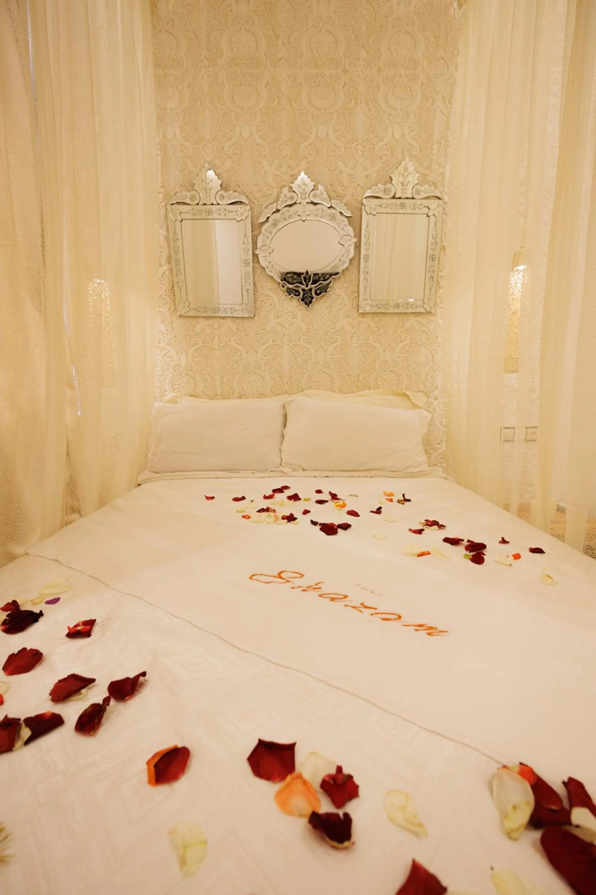 Bed in Palais Shazam & SPA