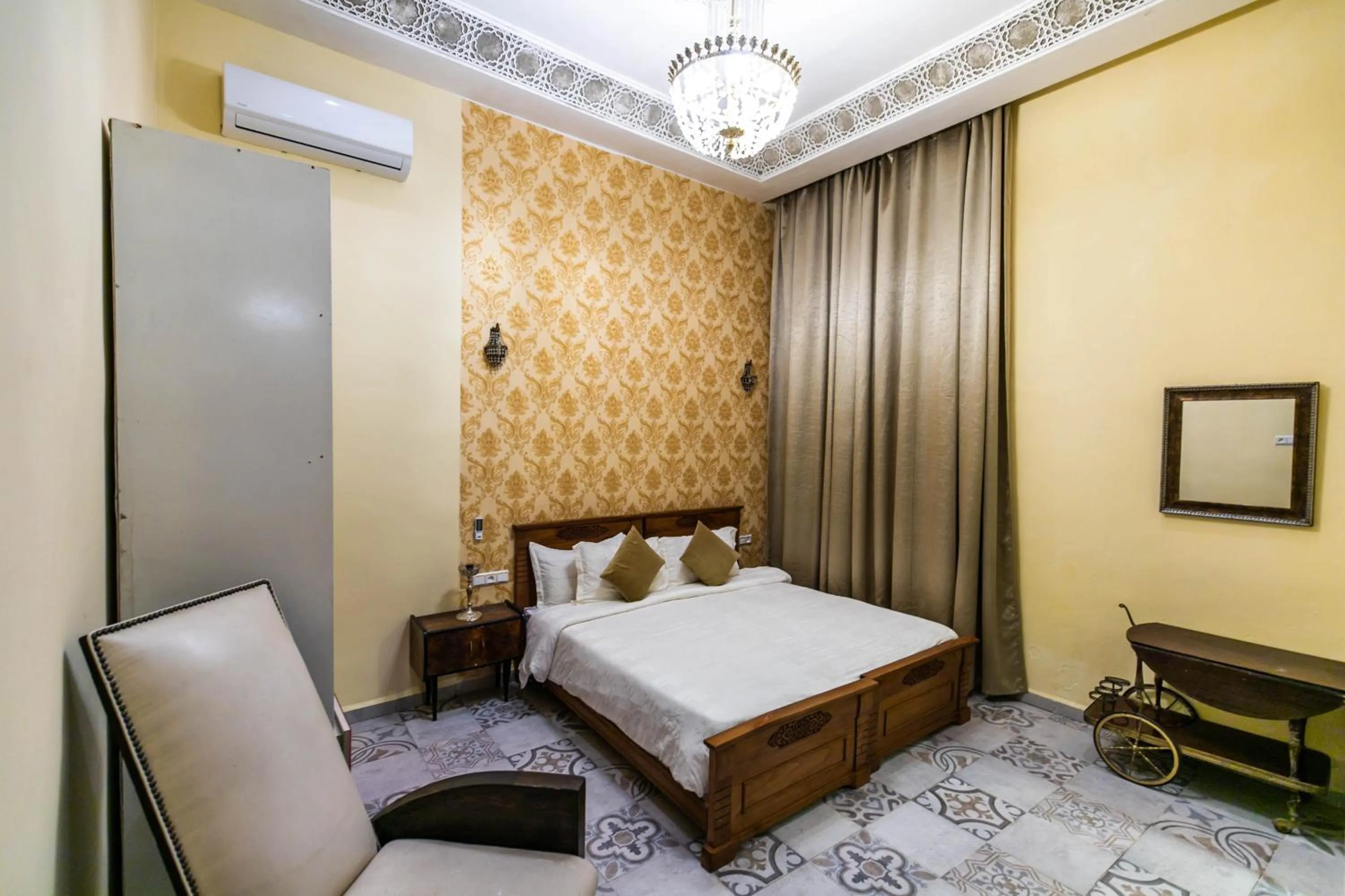 Bedroom, Bed in Palais Shazam & SPA