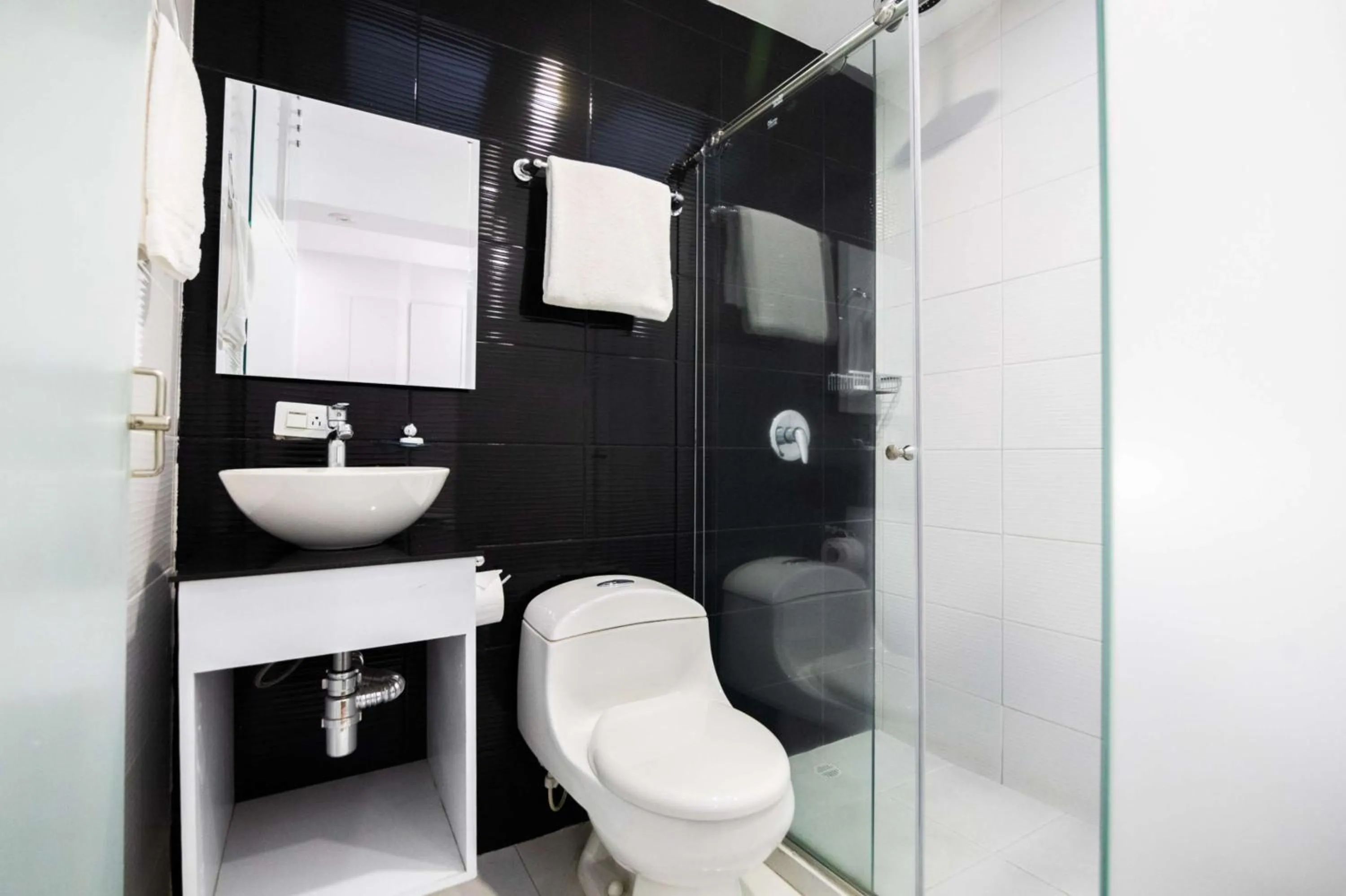 Shower in Hotel Z3 Pereira