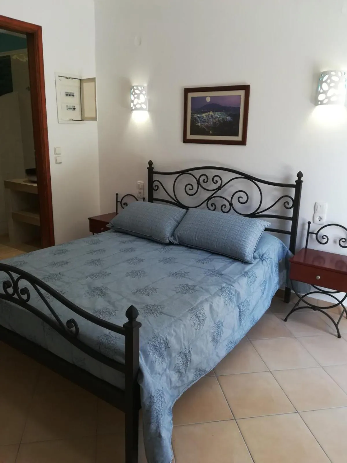 Bedroom, Bed in Leonidas Apartments