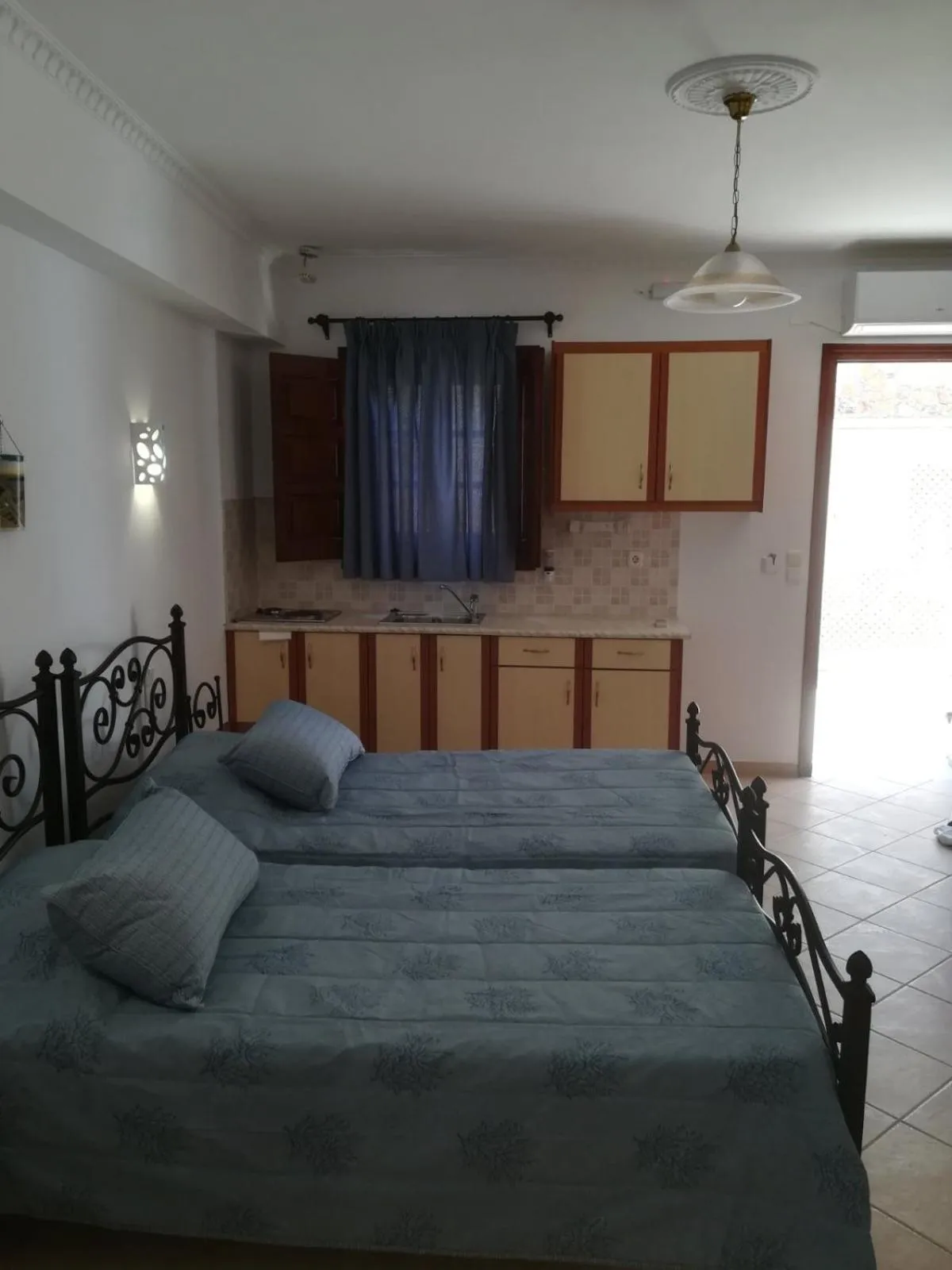 Bed in Leonidas Apartments