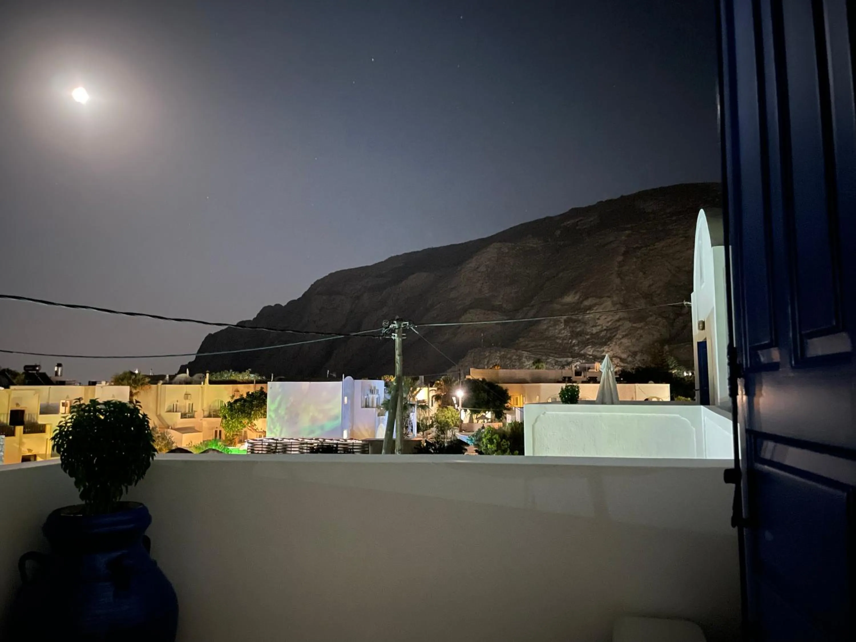 Night in Leonidas Apartments