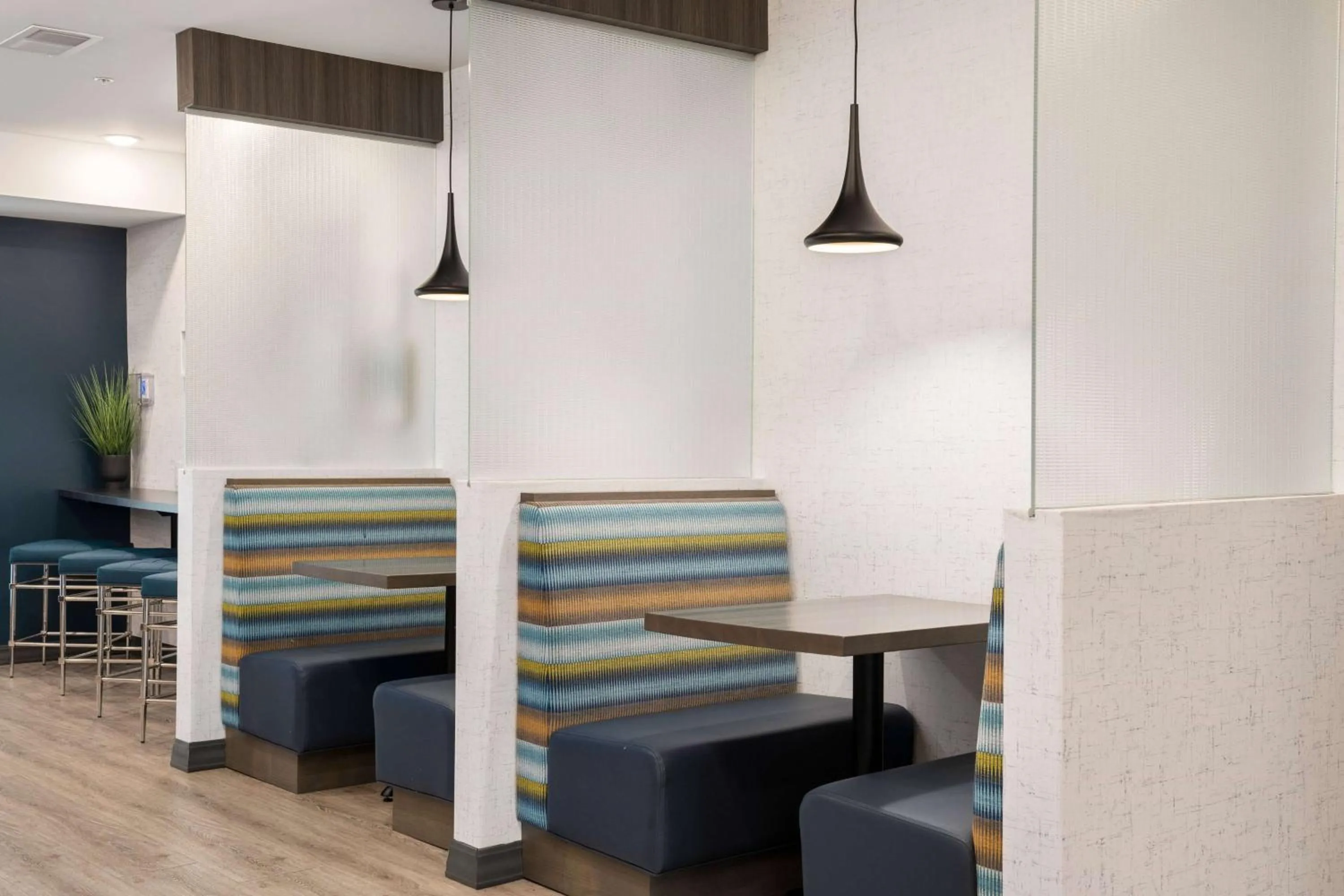 Restaurant/places to eat in WaterWalk Extended Stay by Wyndham Minneapolis - Plymouth