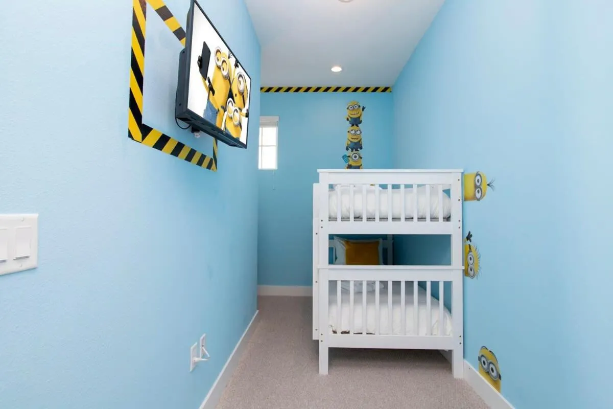 Bed in Gorgeous 4 Bedroom Family Friendly Close to Disney 7573