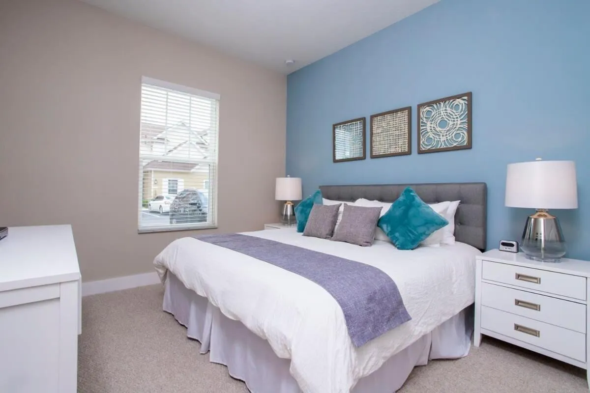 Bed in Gorgeous 4 Bedroom Family Friendly Close to Disney 7573