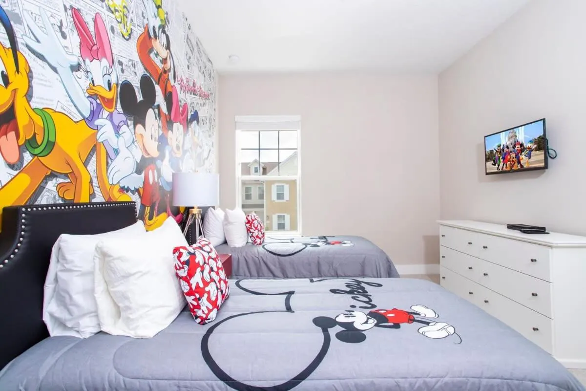 Bed in Gorgeous 4 Bedroom Family Friendly Close to Disney 7573