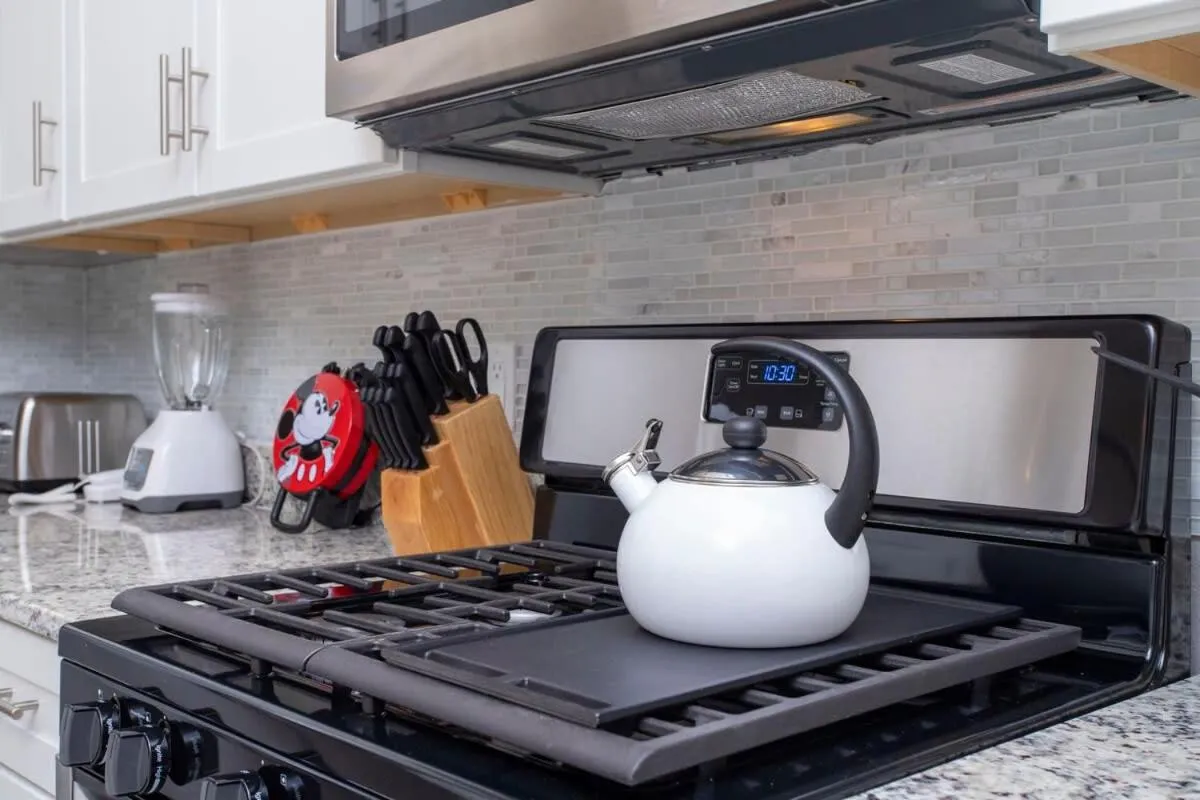 Gorgeous 4 Bedroom Family Friendly Close to Disney 7573