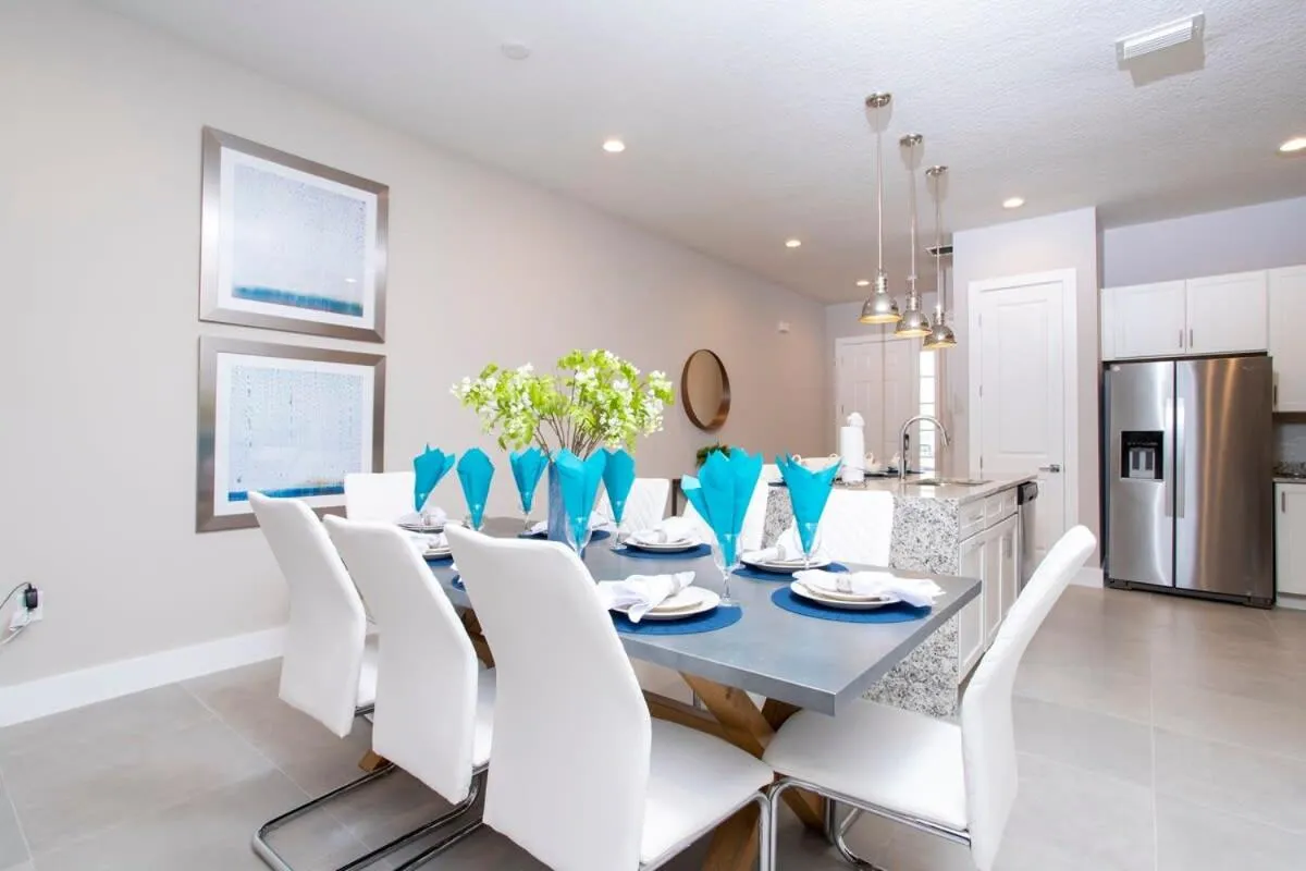 Gorgeous 4 Bedroom Family Friendly Close to Disney 7573