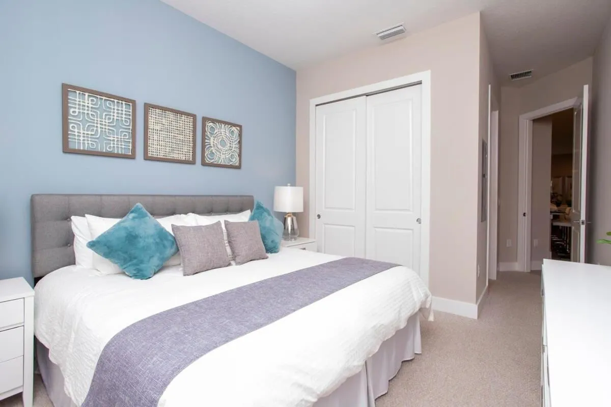 Bed in Gorgeous 4 Bedroom Family Friendly Close to Disney 7573