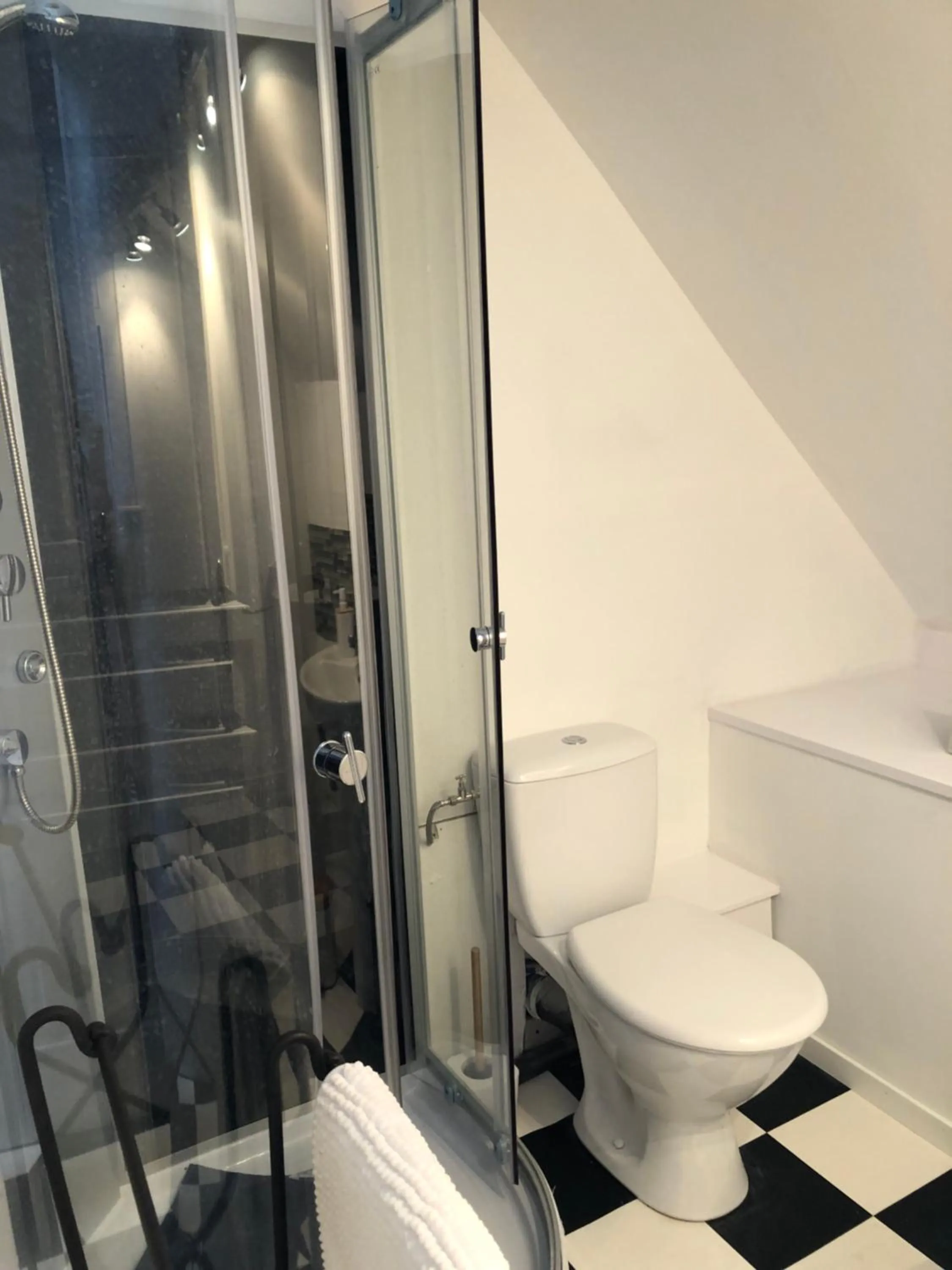 Shower in Ancien Relais de Poste The Old Post Office