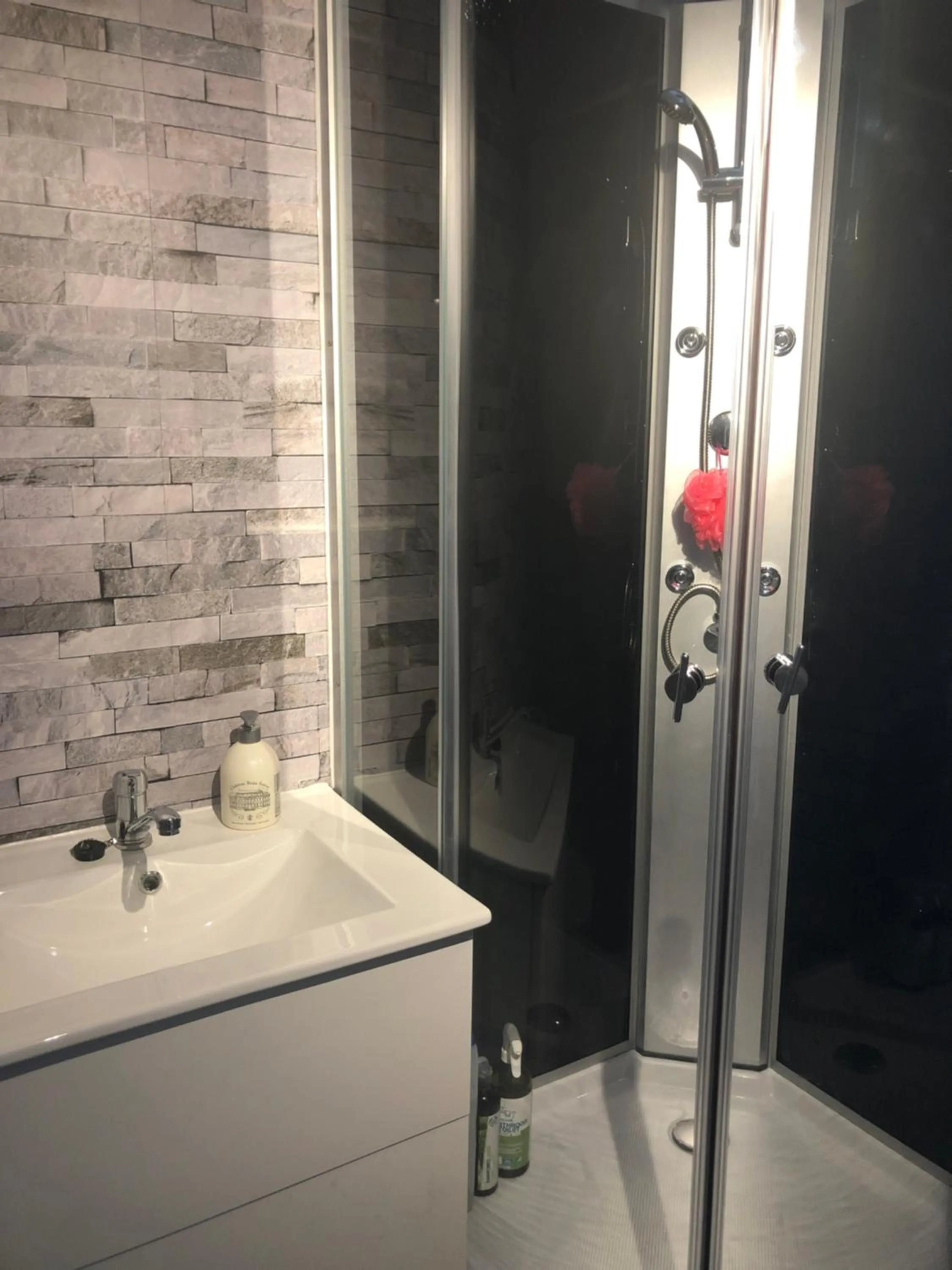 Shower in Ancien Relais de Poste The Old Post Office