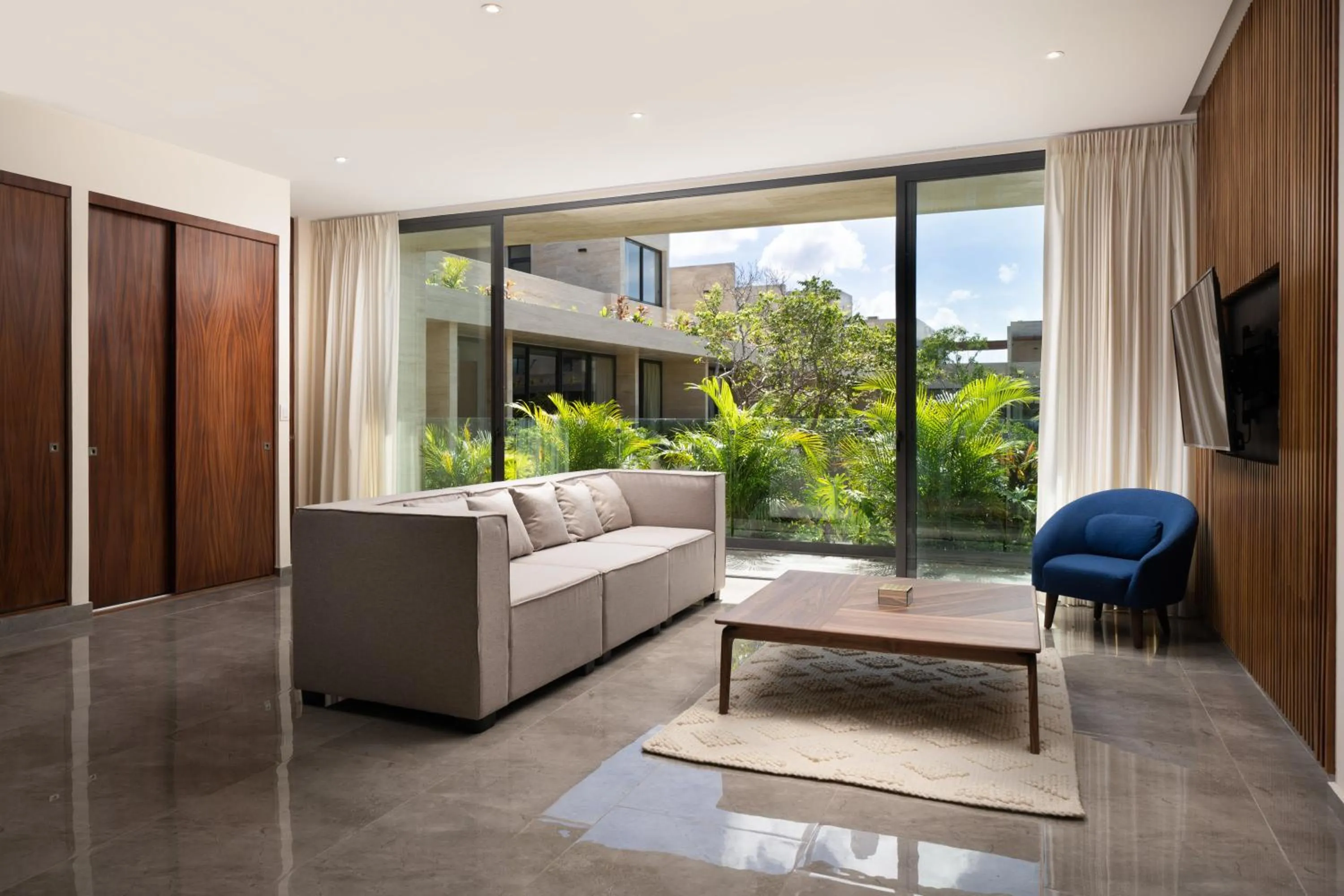 Communal lounge/ TV room in Mistiq Tulum