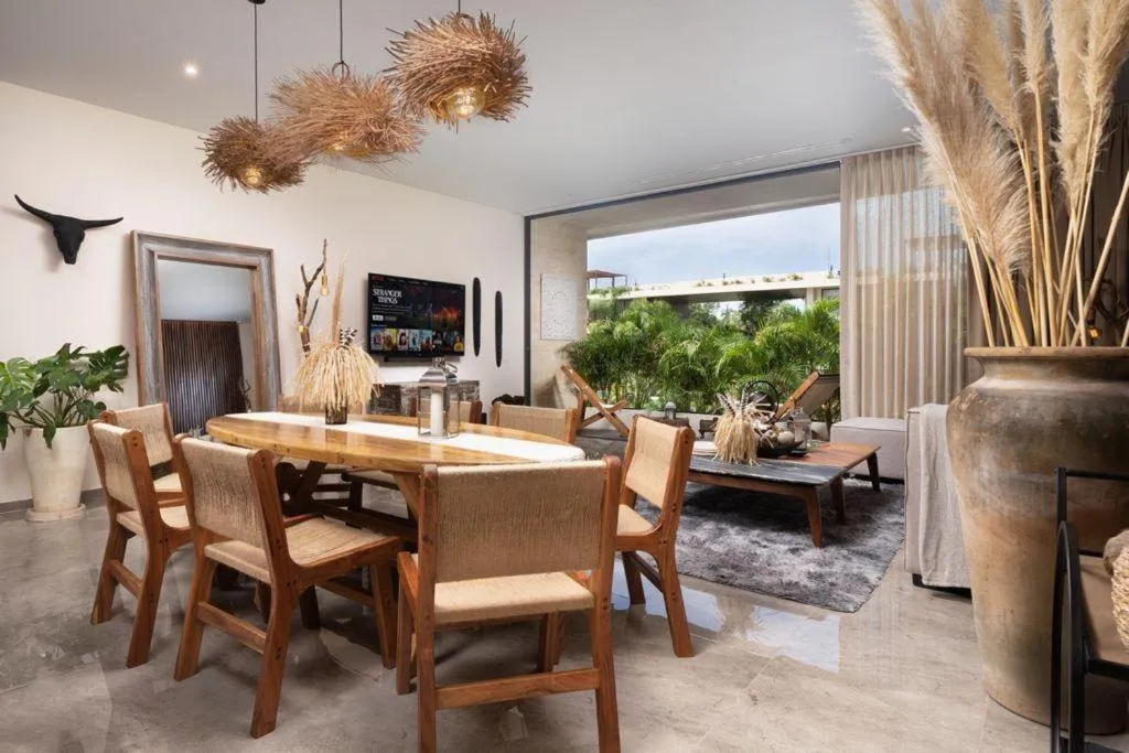 Communal lounge/ TV room in Mistiq Tulum