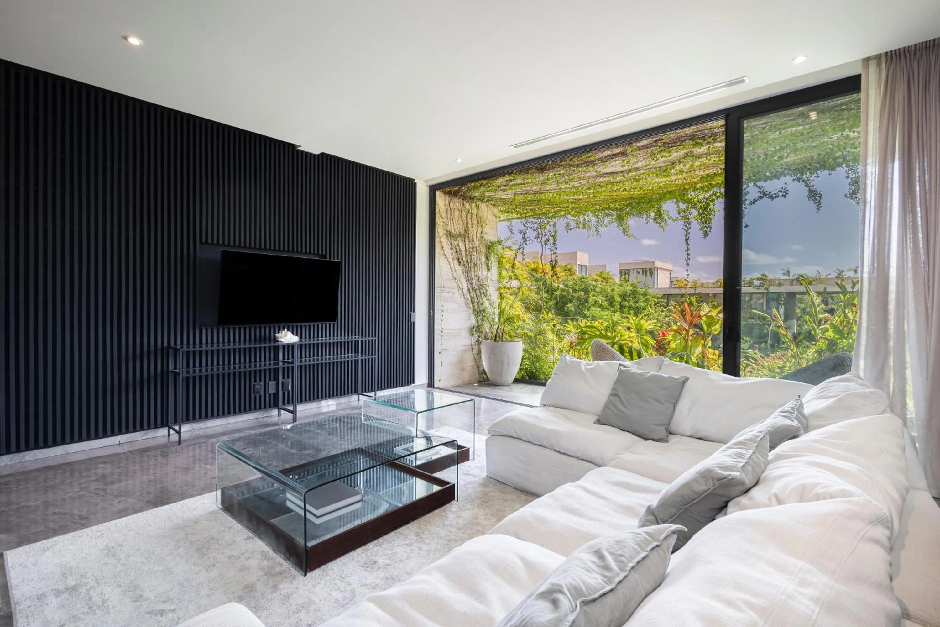 TV and multimedia in Mistiq Tulum