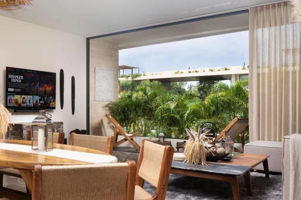 Communal lounge/ TV room in Mistiq Tulum